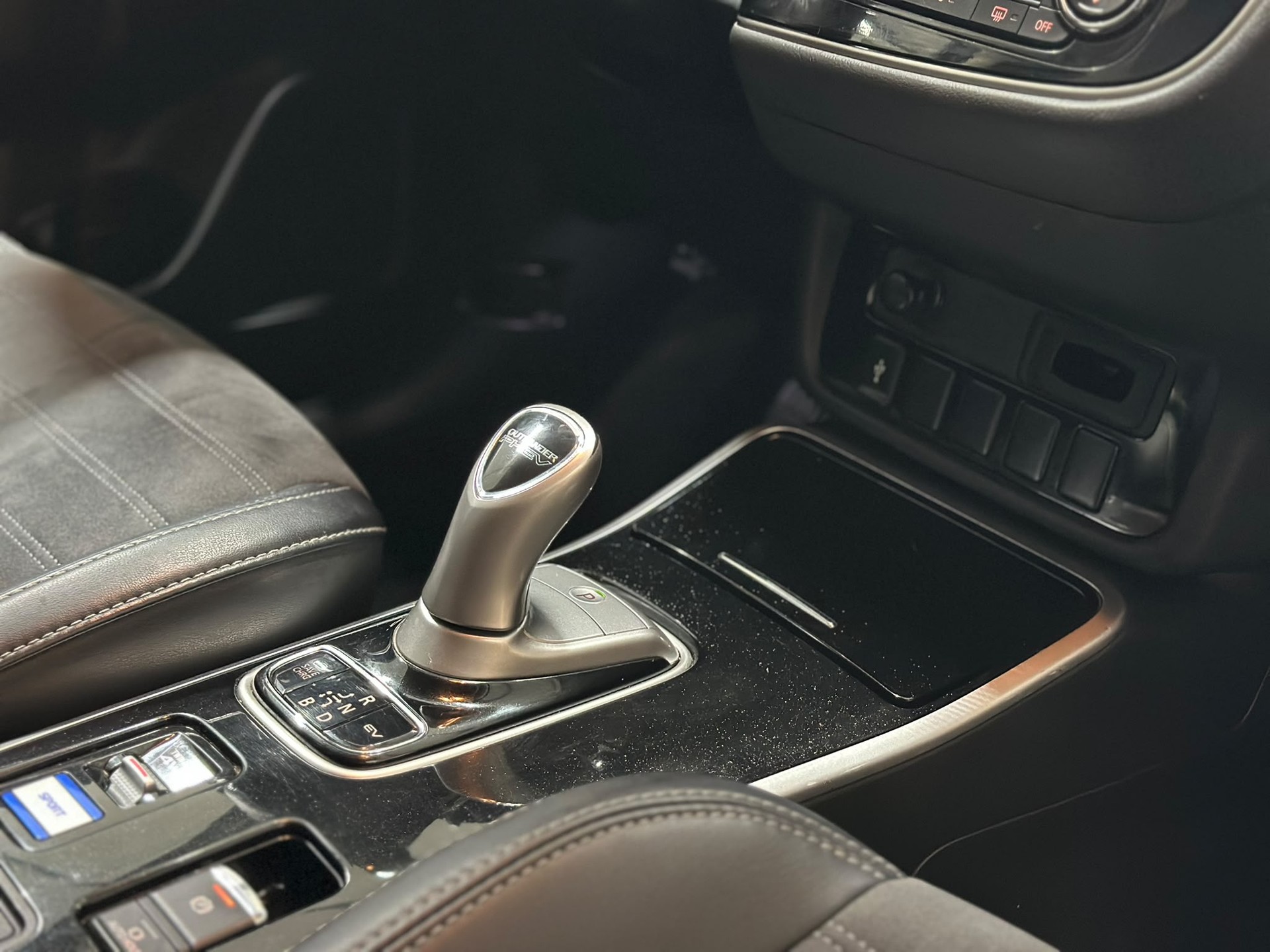 MITSUBISHI Outlander 2.4 PHEV Style 4WD Automatic-image-14
