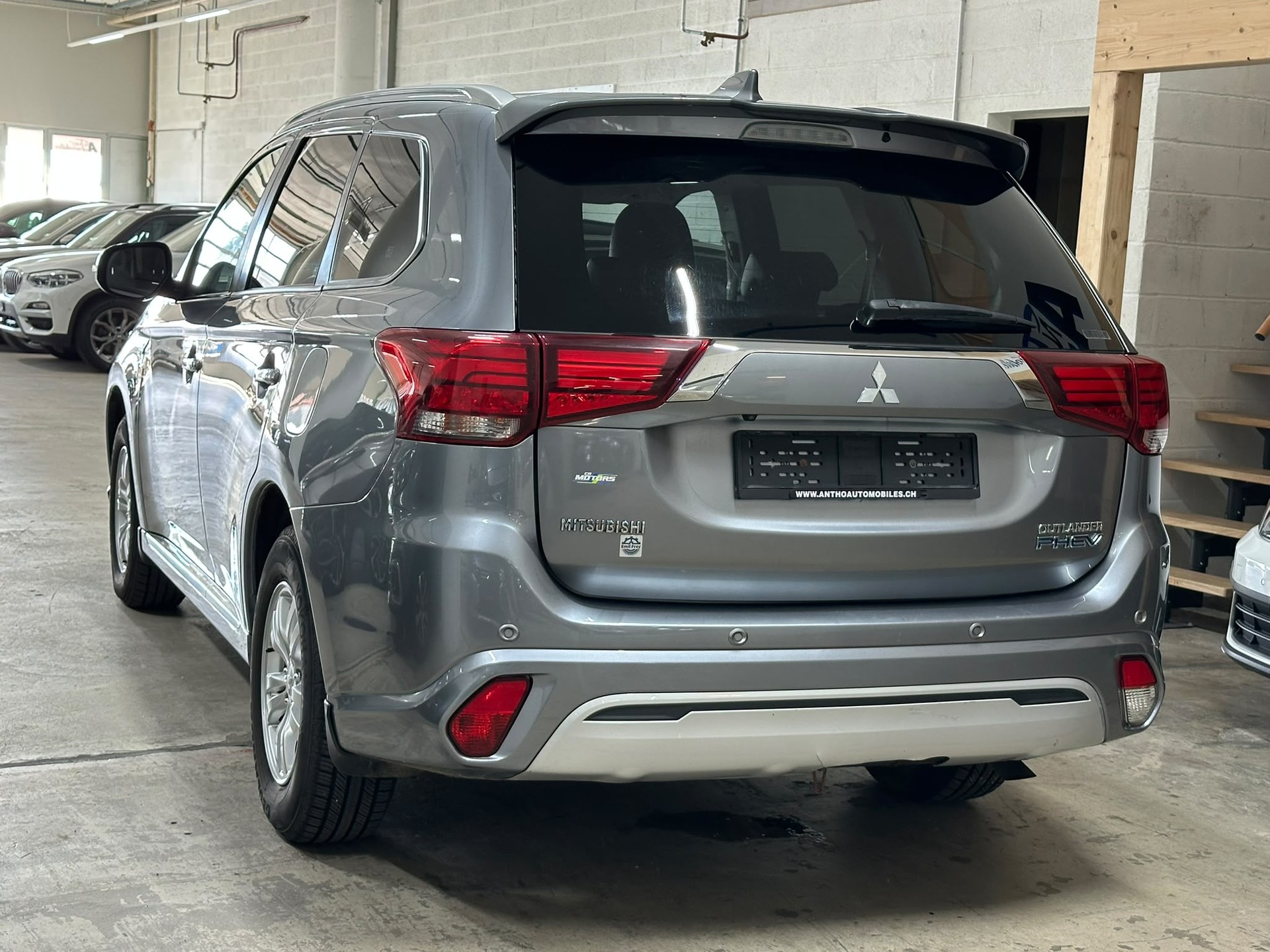 MITSUBISHI Outlander 2.4 PHEV Style 4WD Automatic-image-7