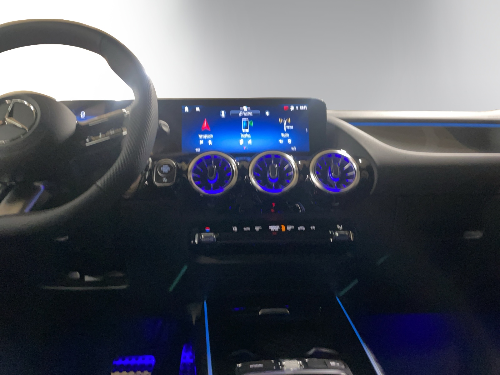 MERCEDES-BENZ GLA 200 Night Star 7G-DCT-image-11