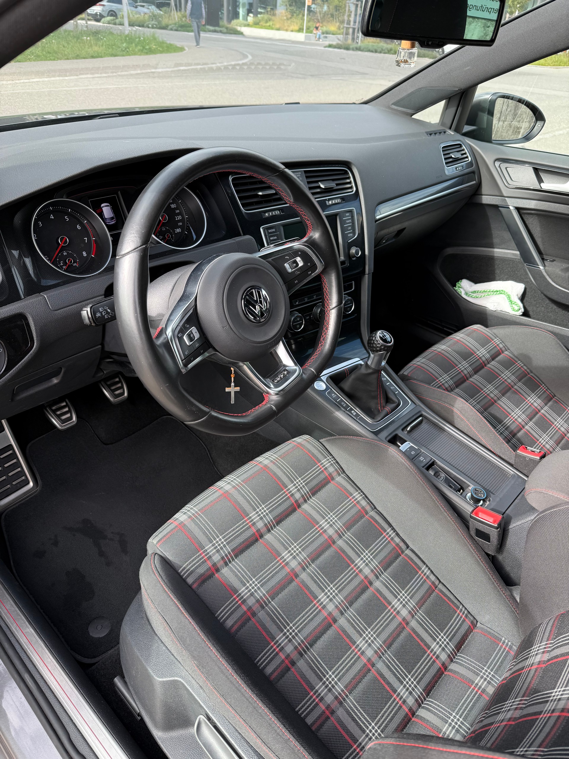 VW 2.0 TSI GTI-image-5
