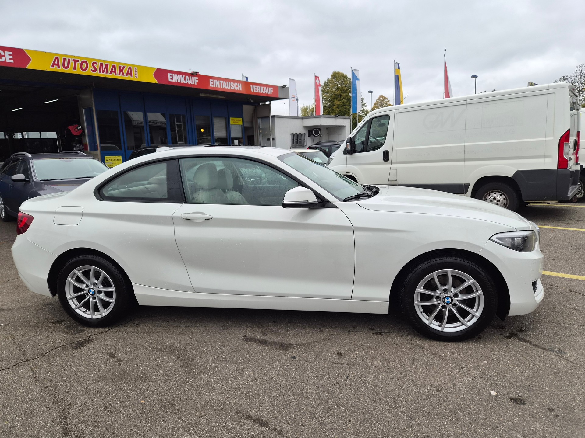 BMW 218d Steptronic-showroom-element-1