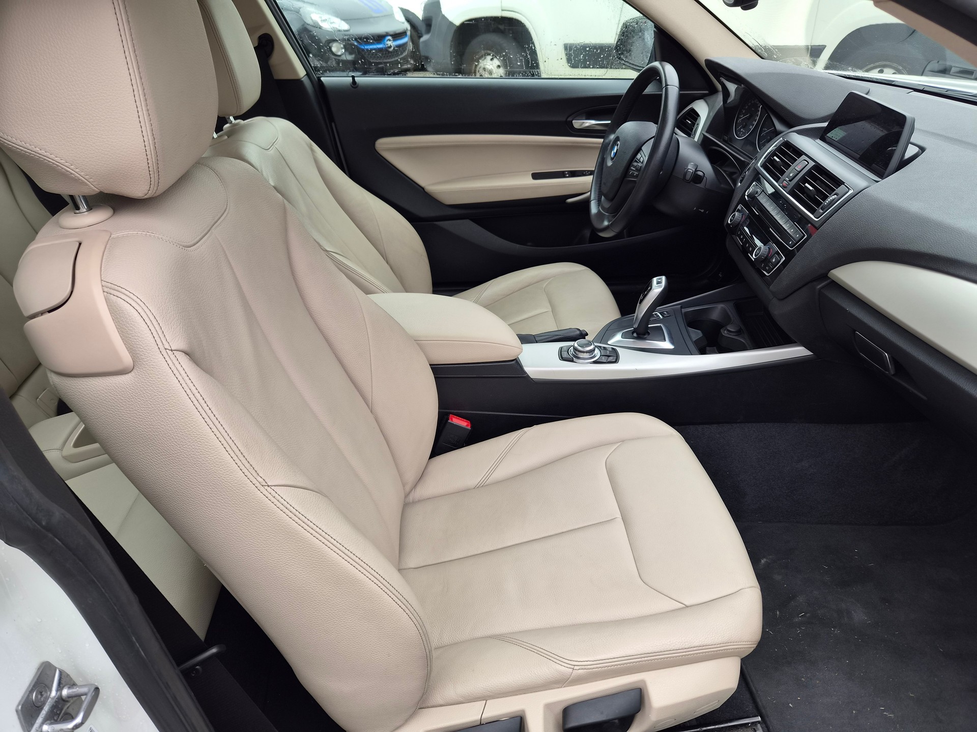 BMW 218d Steptronic-image-7