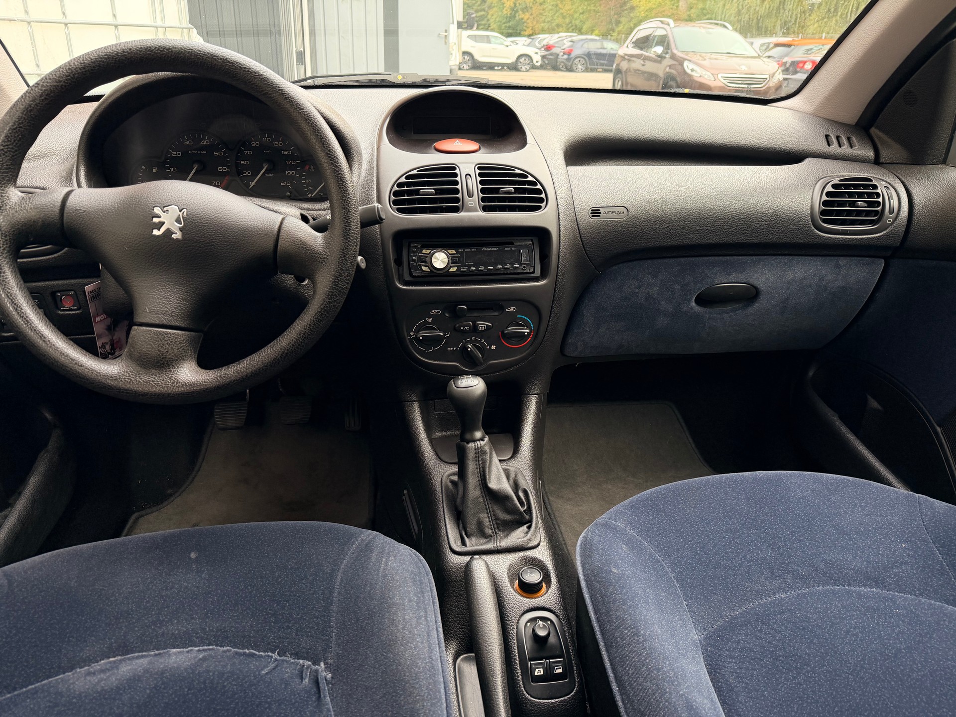PEUGEOT 206 1.4 XT Premium-image-7