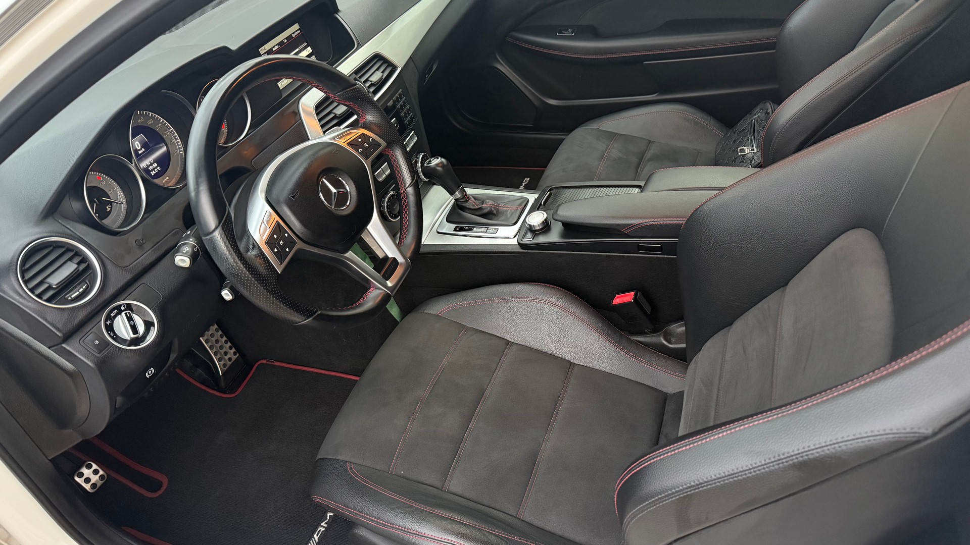 MERCEDES-BENZ C 180-image-4