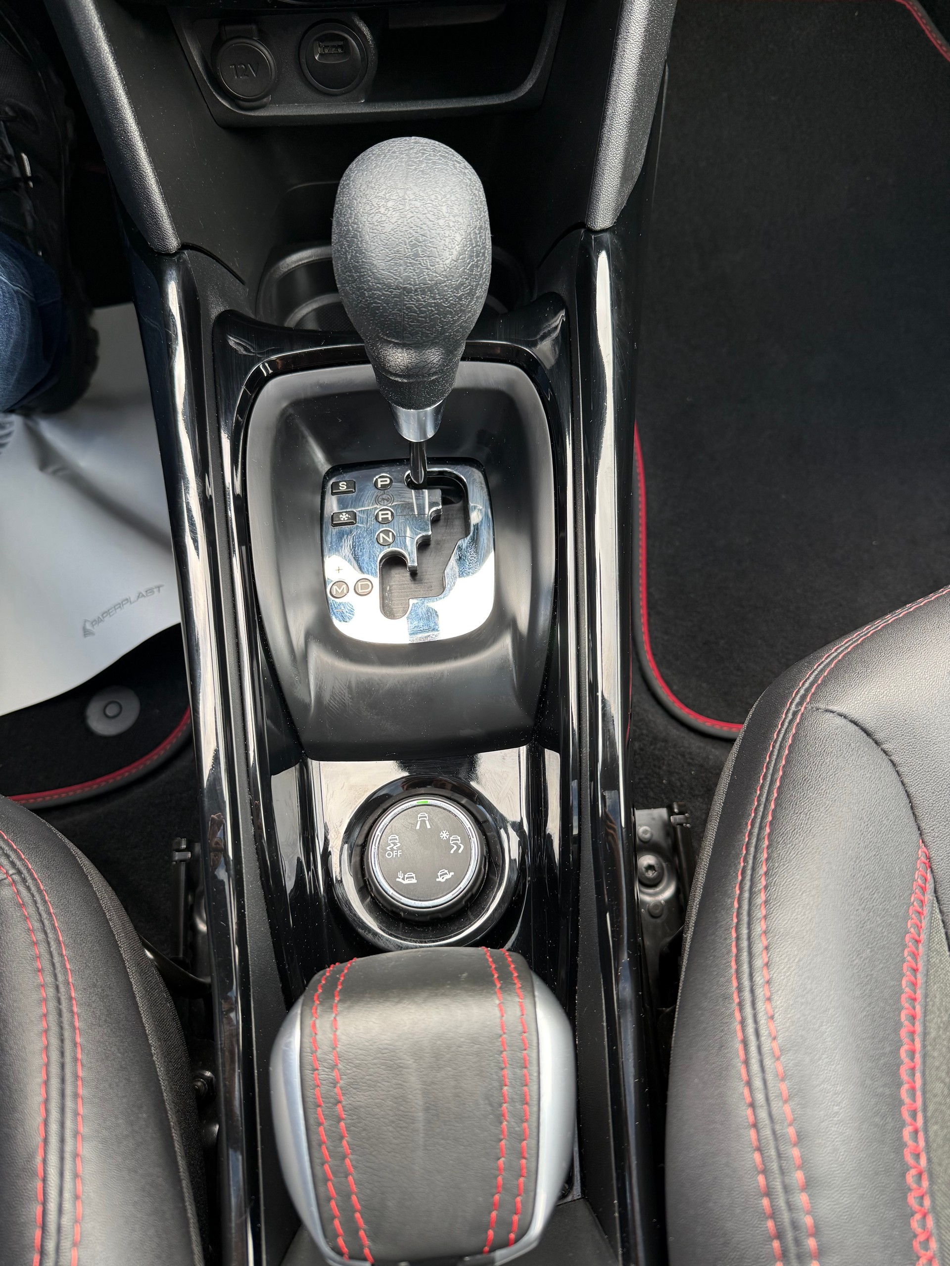 PEUGEOT 2008 1.2 PureTech GT Line EAT6-image-15