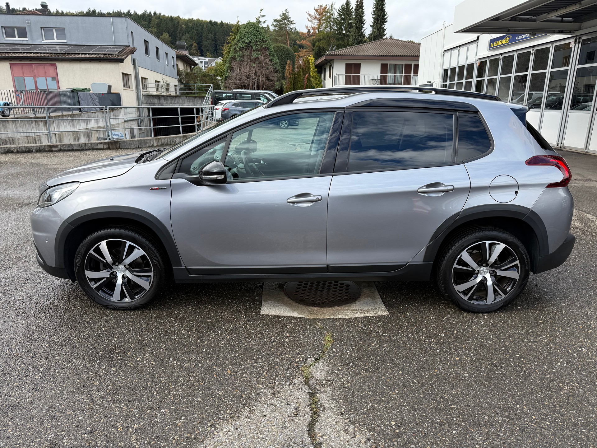 PEUGEOT 2008 1.2 PureTech GT Line EAT6-image-2