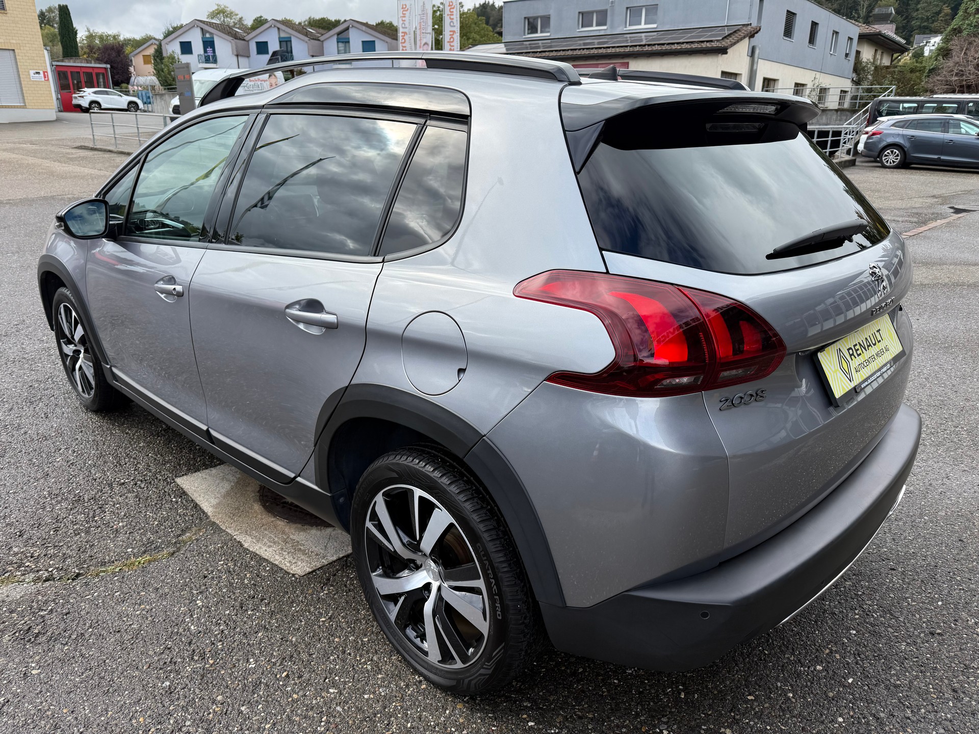 PEUGEOT 2008 1.2 PureTech GT Line EAT6-image-3