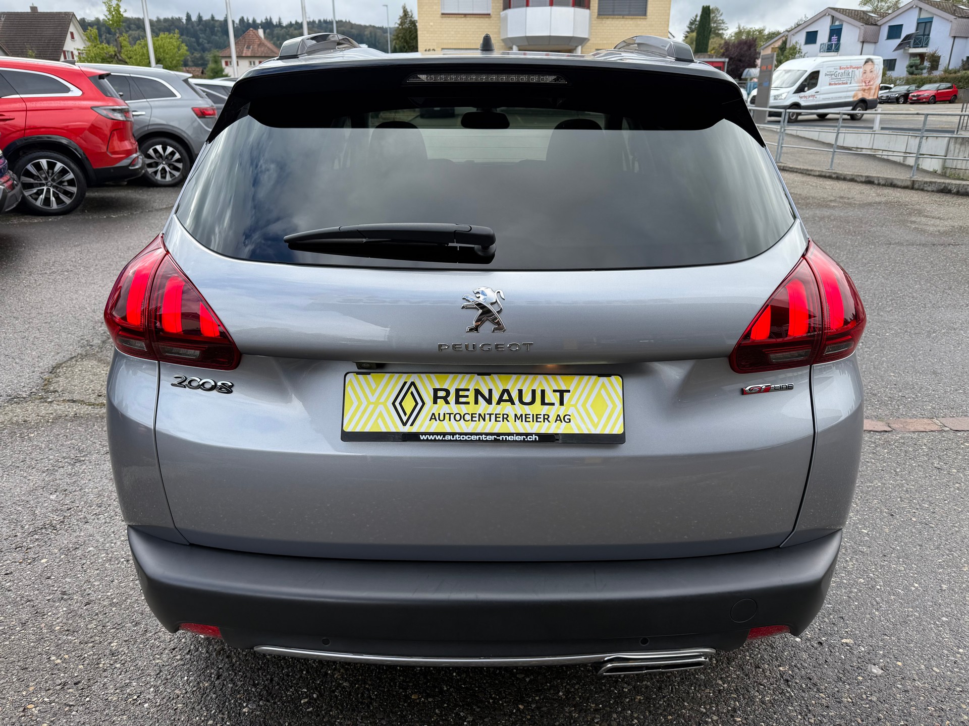 PEUGEOT 2008 1.2 PureTech GT Line EAT6-image-4