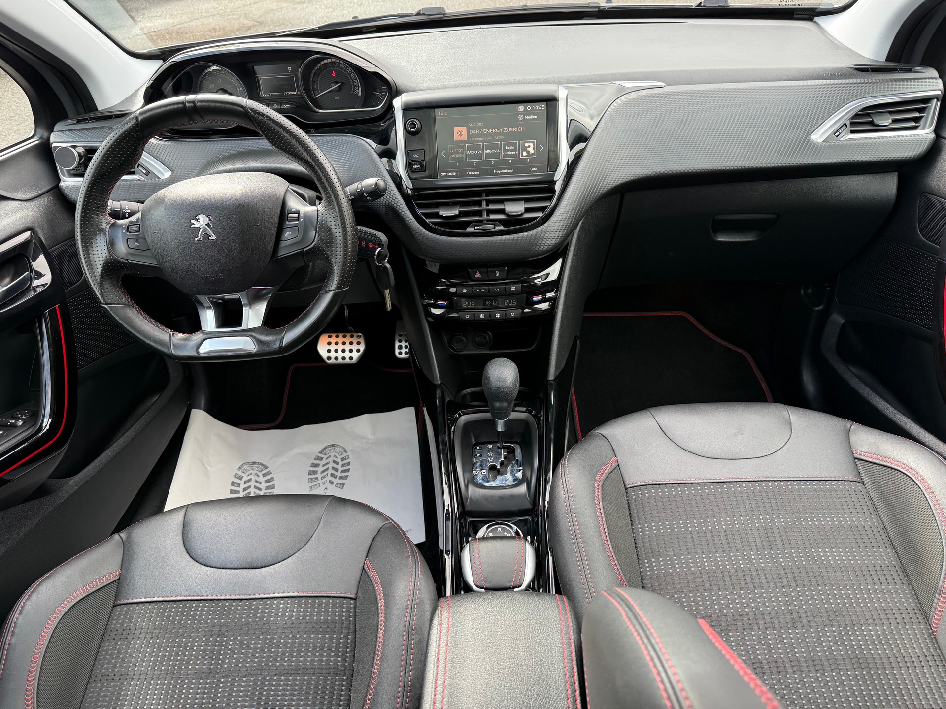 PEUGEOT 2008 1.2 PureTech GT Line EAT6-image-8