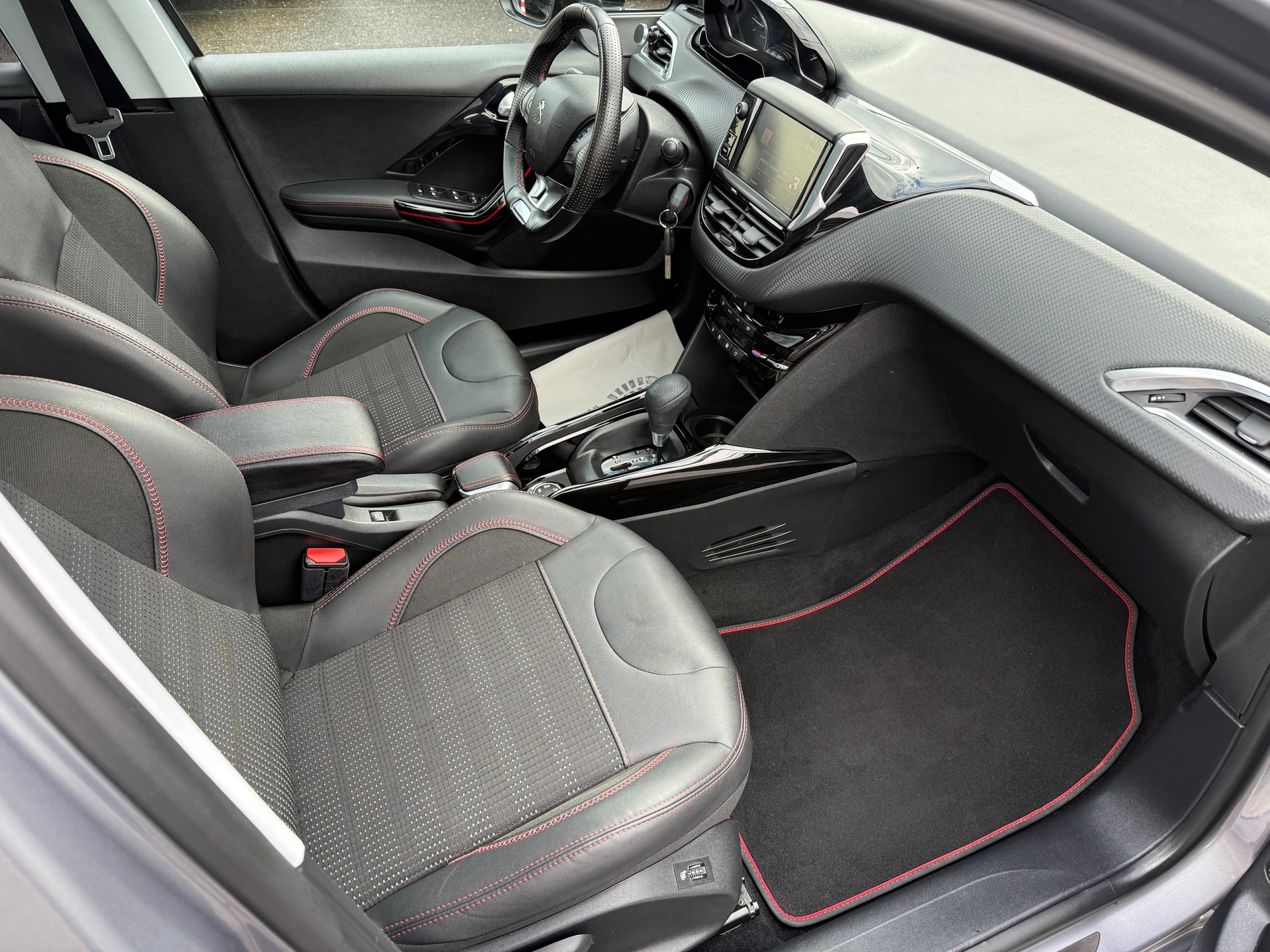 PEUGEOT 2008 1.2 PureTech GT Line EAT6-image-10