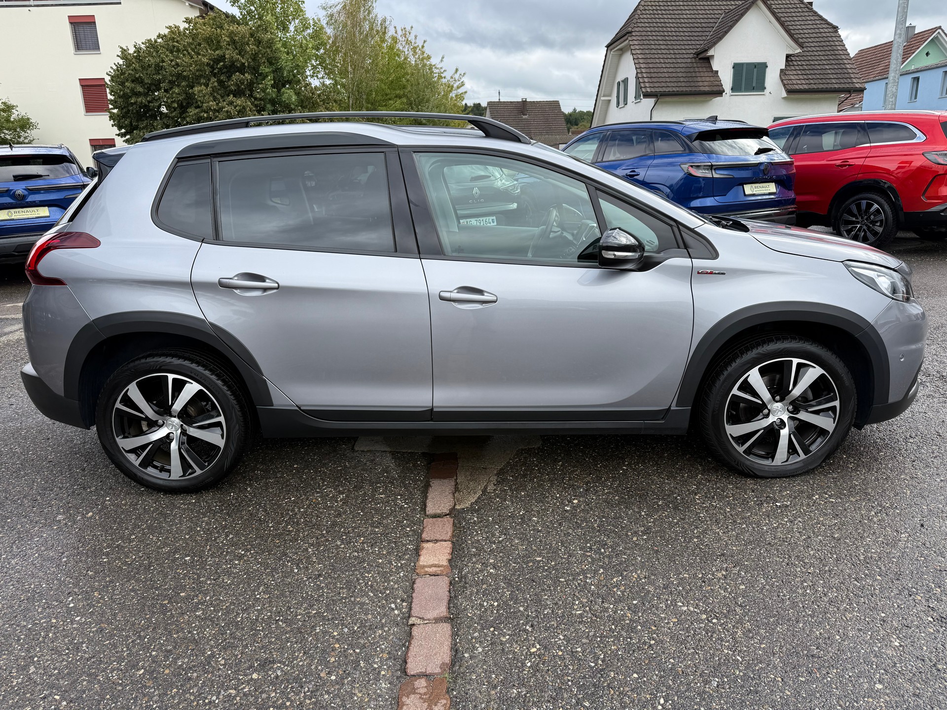 PEUGEOT 2008 1.2 PureTech GT Line EAT6-image-6