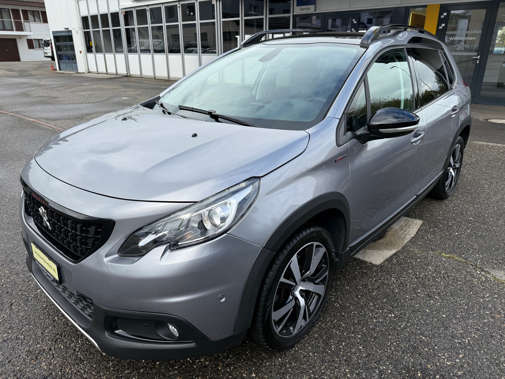 PEUGEOT 2008 1.2 PureTech GT Line EAT6-image-1
