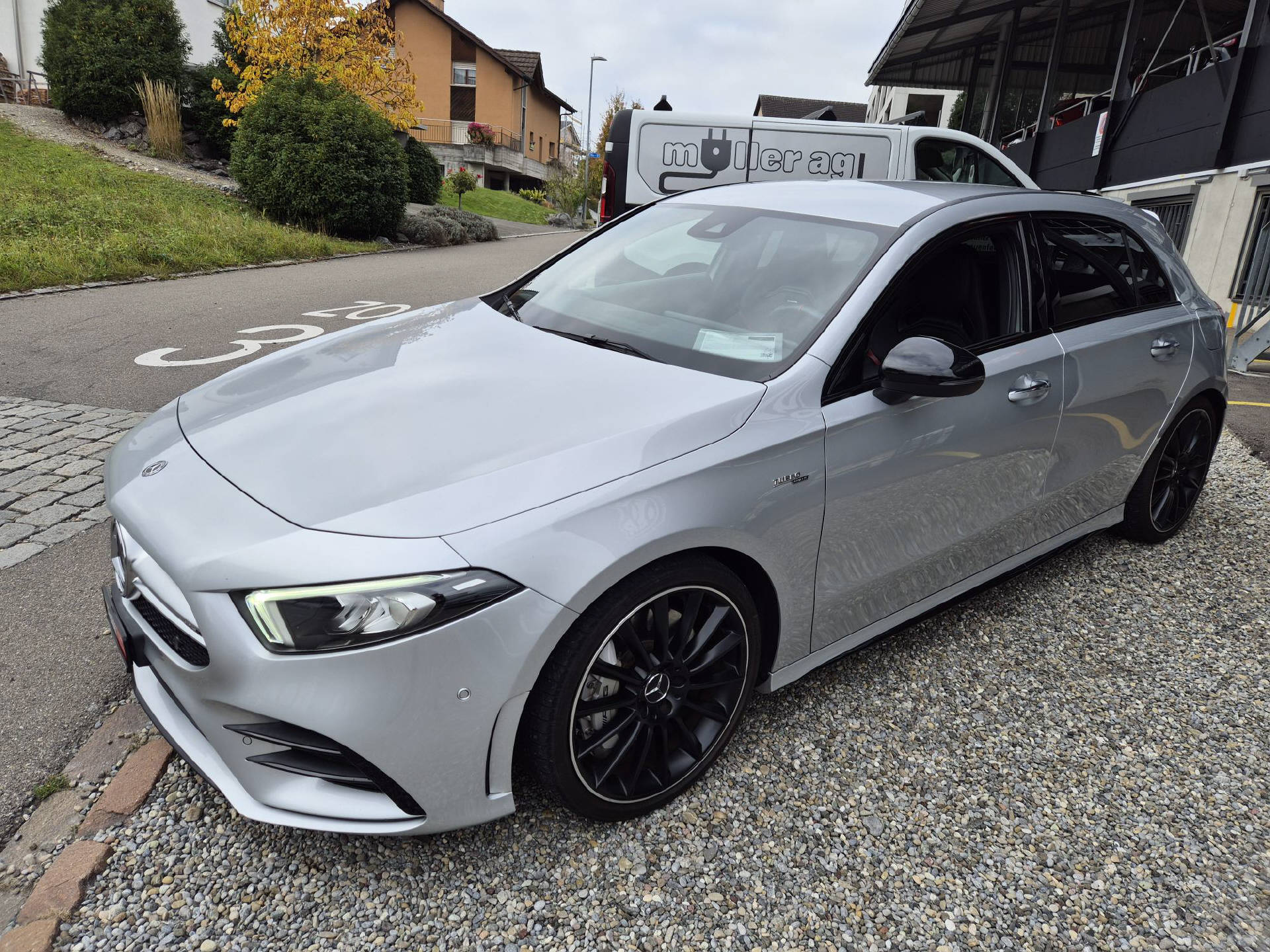 MERCEDES-BENZ A 35 AMG 4matic-image-3