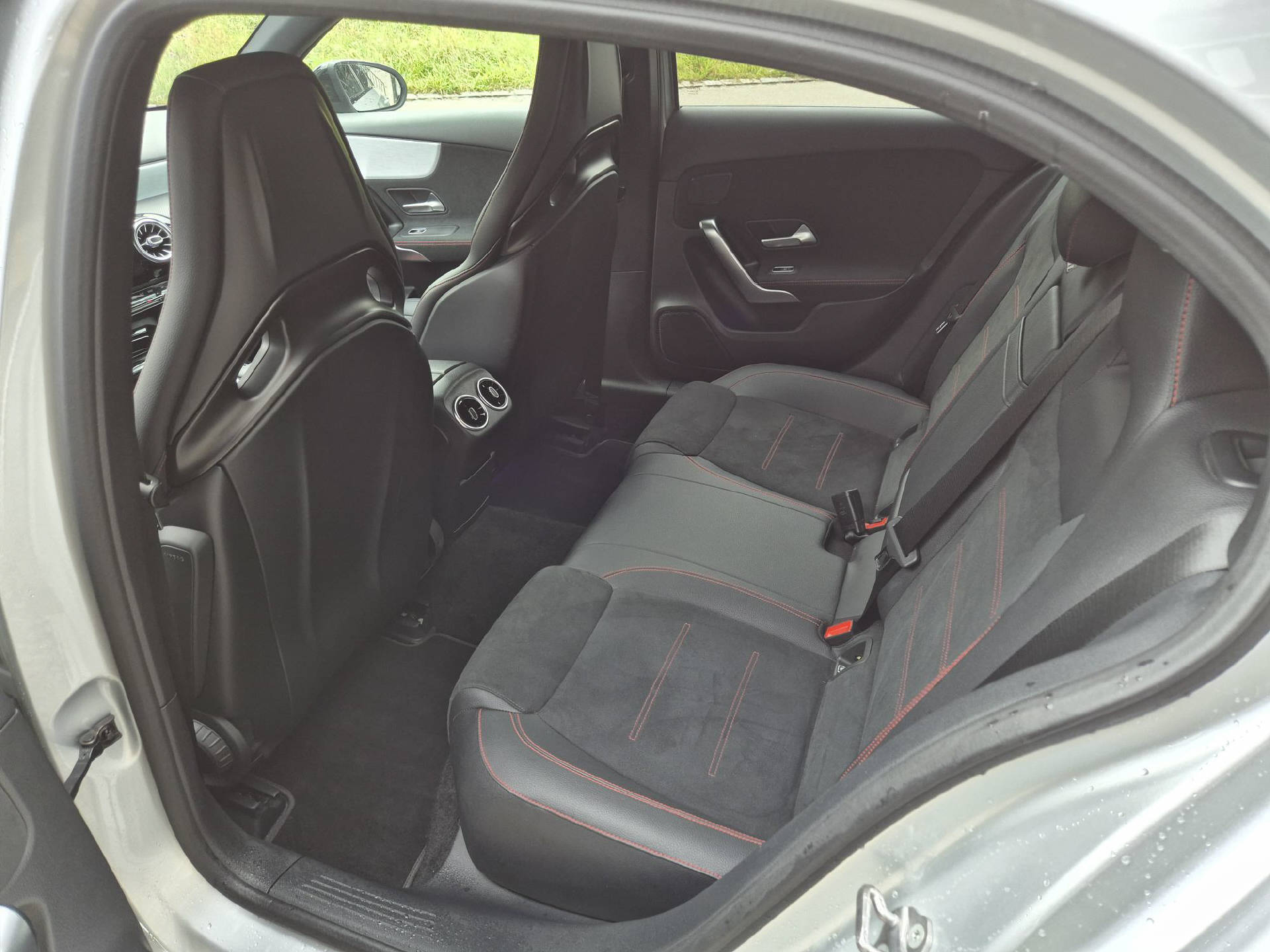 MERCEDES-BENZ A 35 AMG 4matic-image-12
