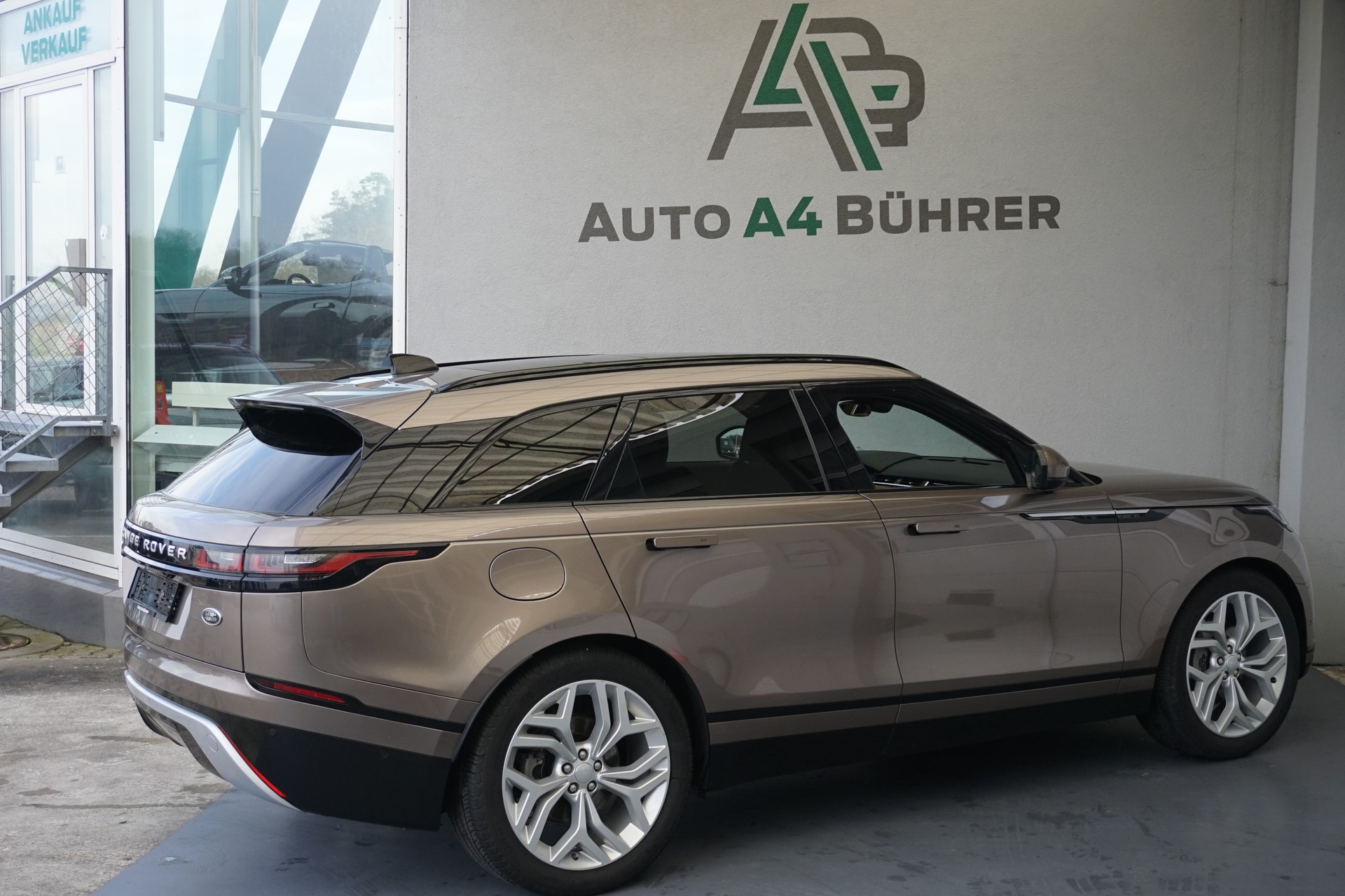 LAND ROVER RR Velar D 240 SE-image-6