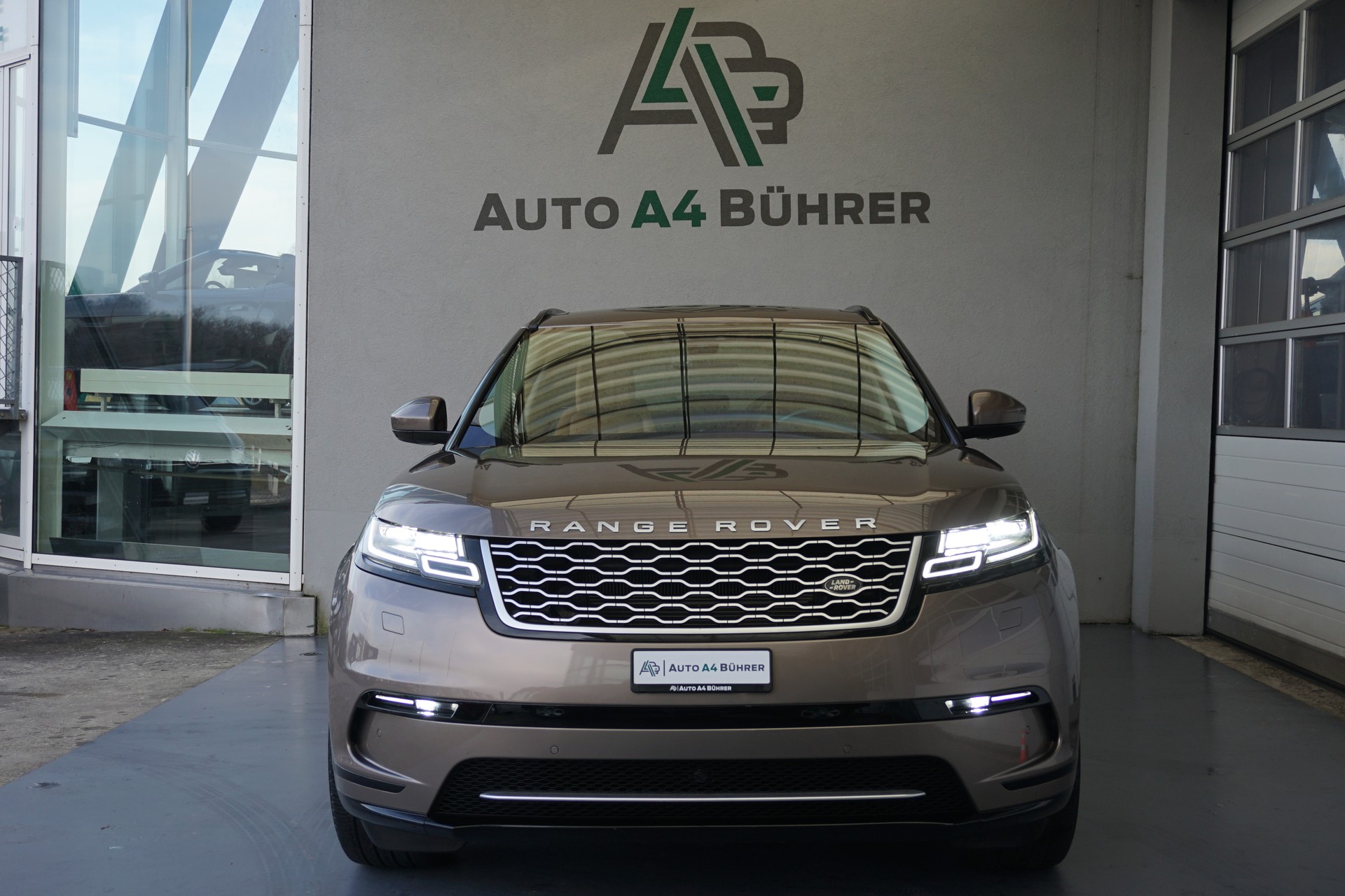 LAND ROVER RR Velar D 240 SE-image-8