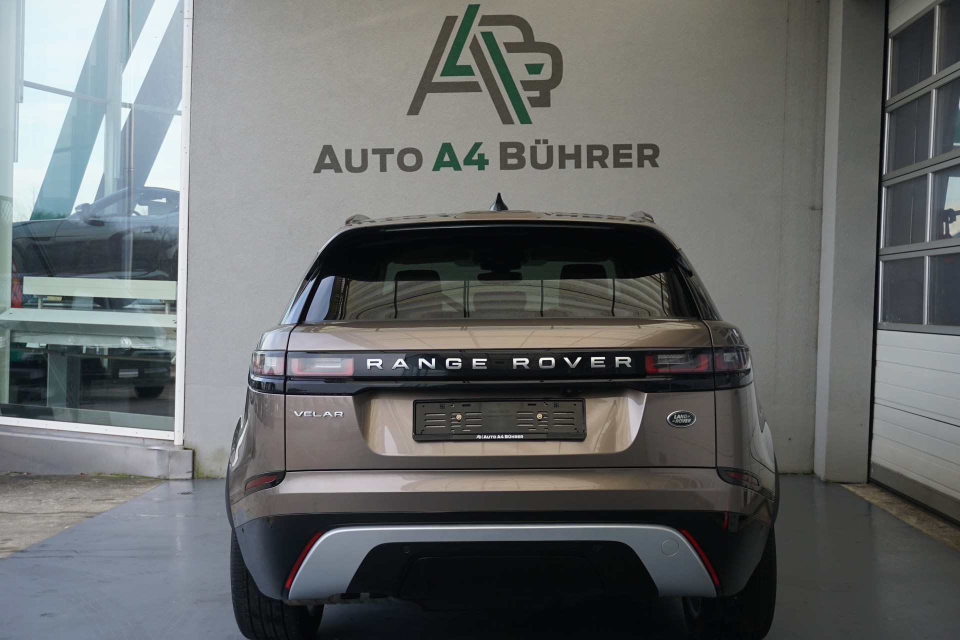 LAND ROVER RR Velar D 240 SE-image-9