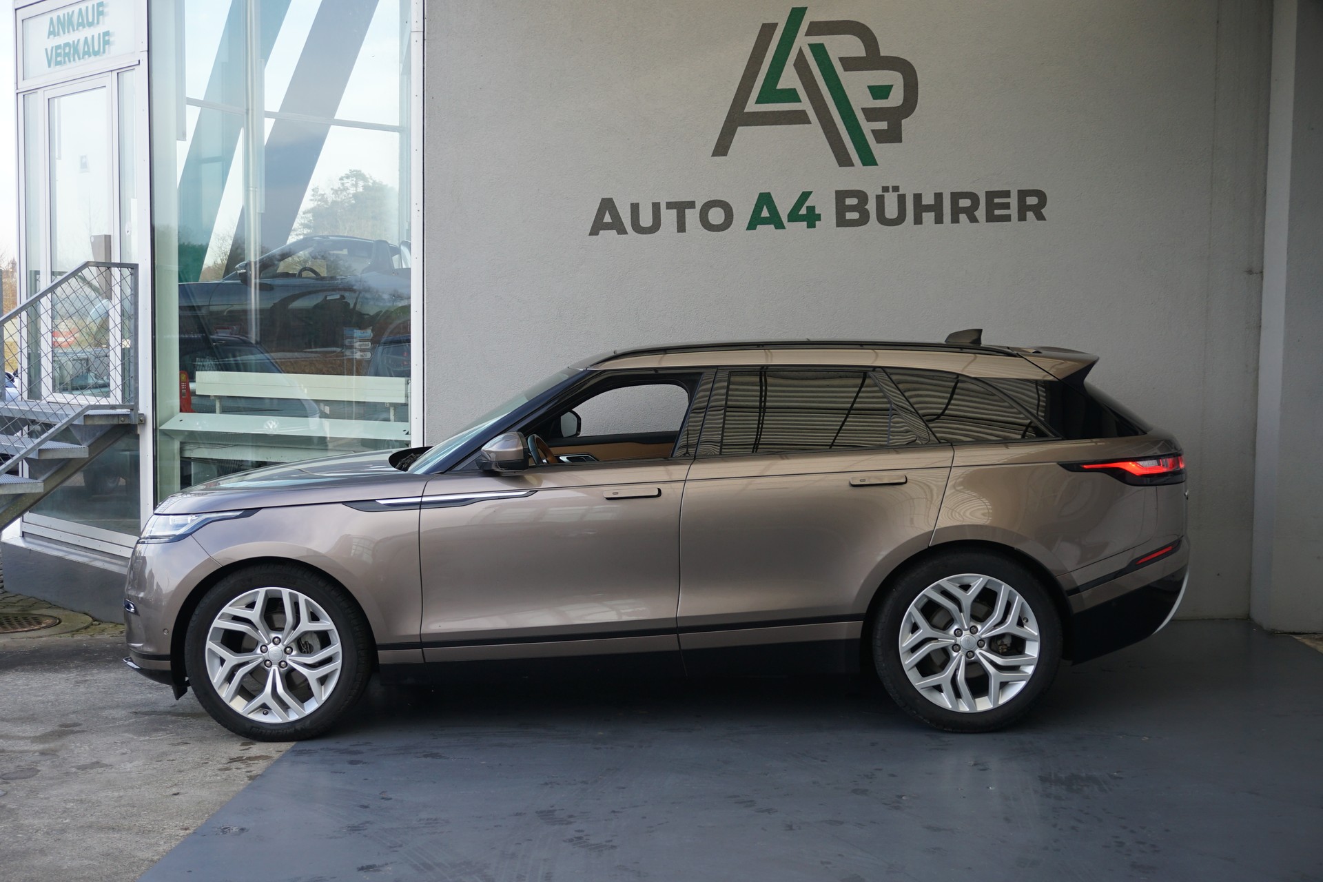 LAND ROVER RR Velar D 240 SE-image-0