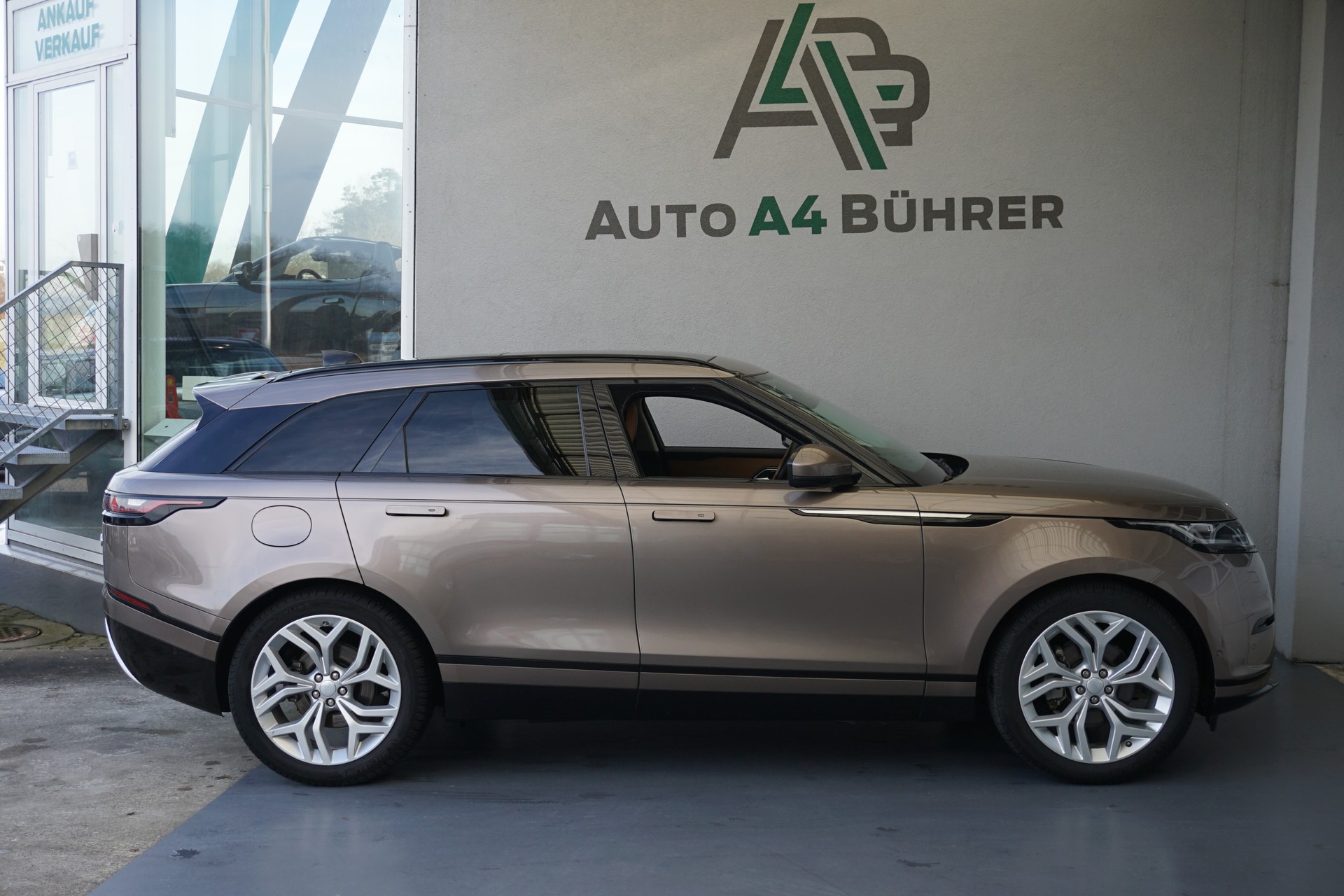 LAND ROVER RR Velar D 240 SE-image-4
