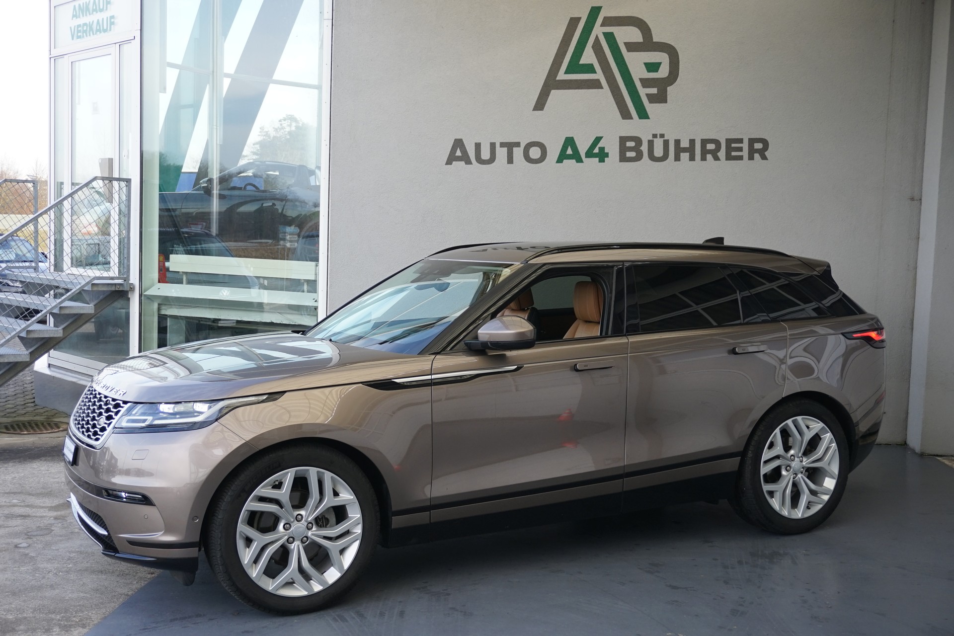 LAND ROVER RR Velar D 240 SE-image-3