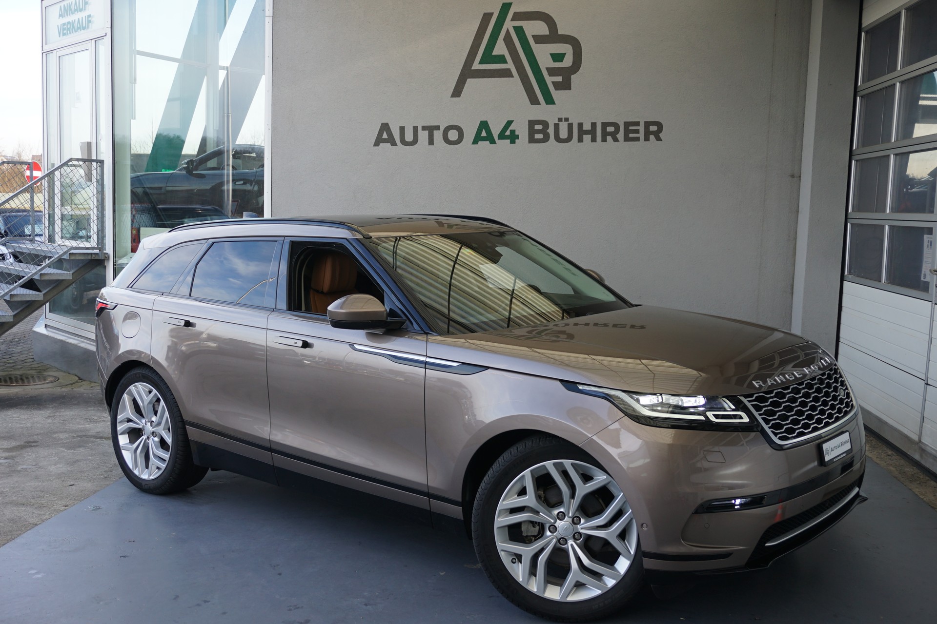 LAND ROVER RR Velar D 240 SE-image-1