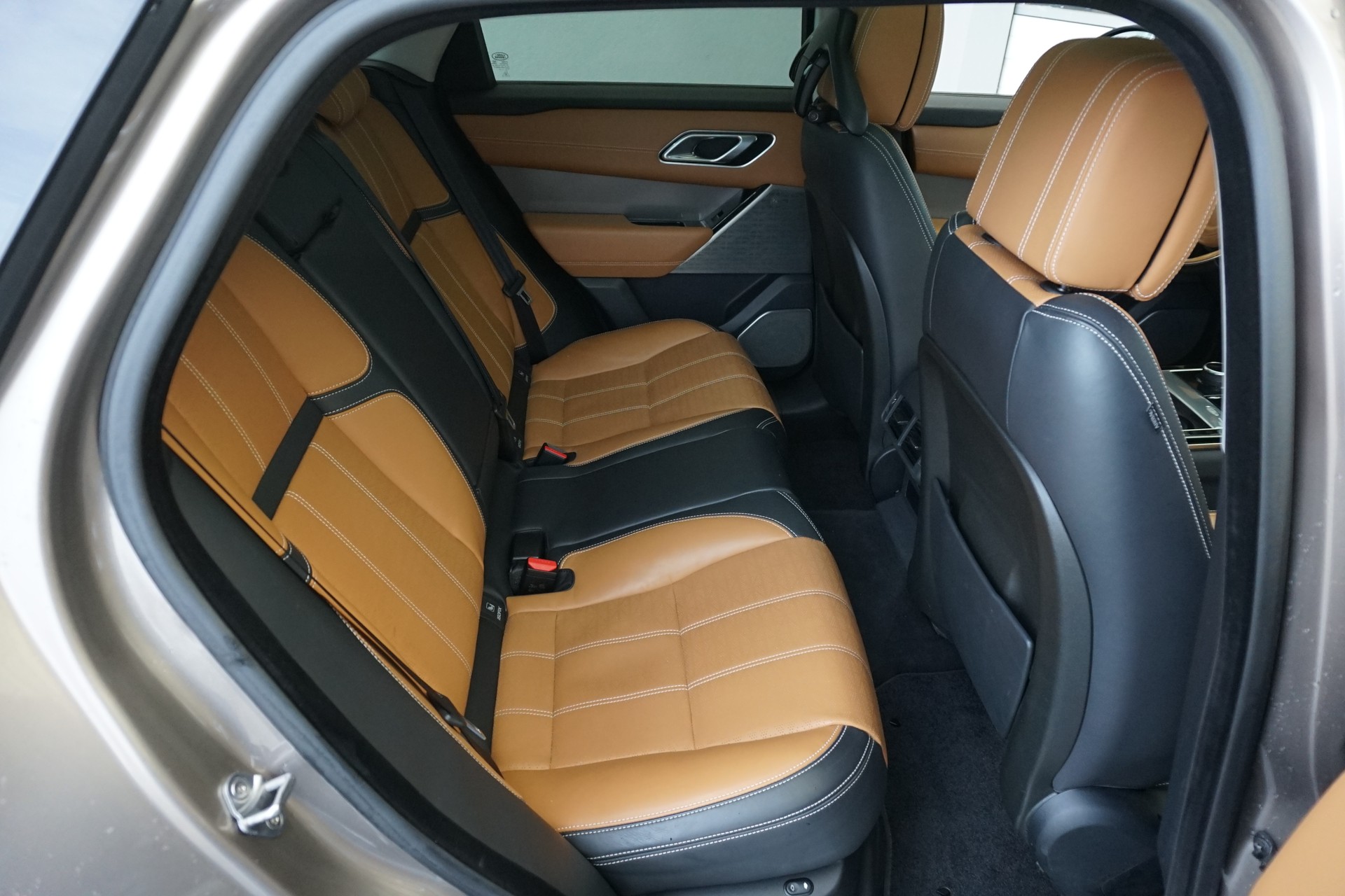 LAND ROVER RR Velar D 240 SE-image-21