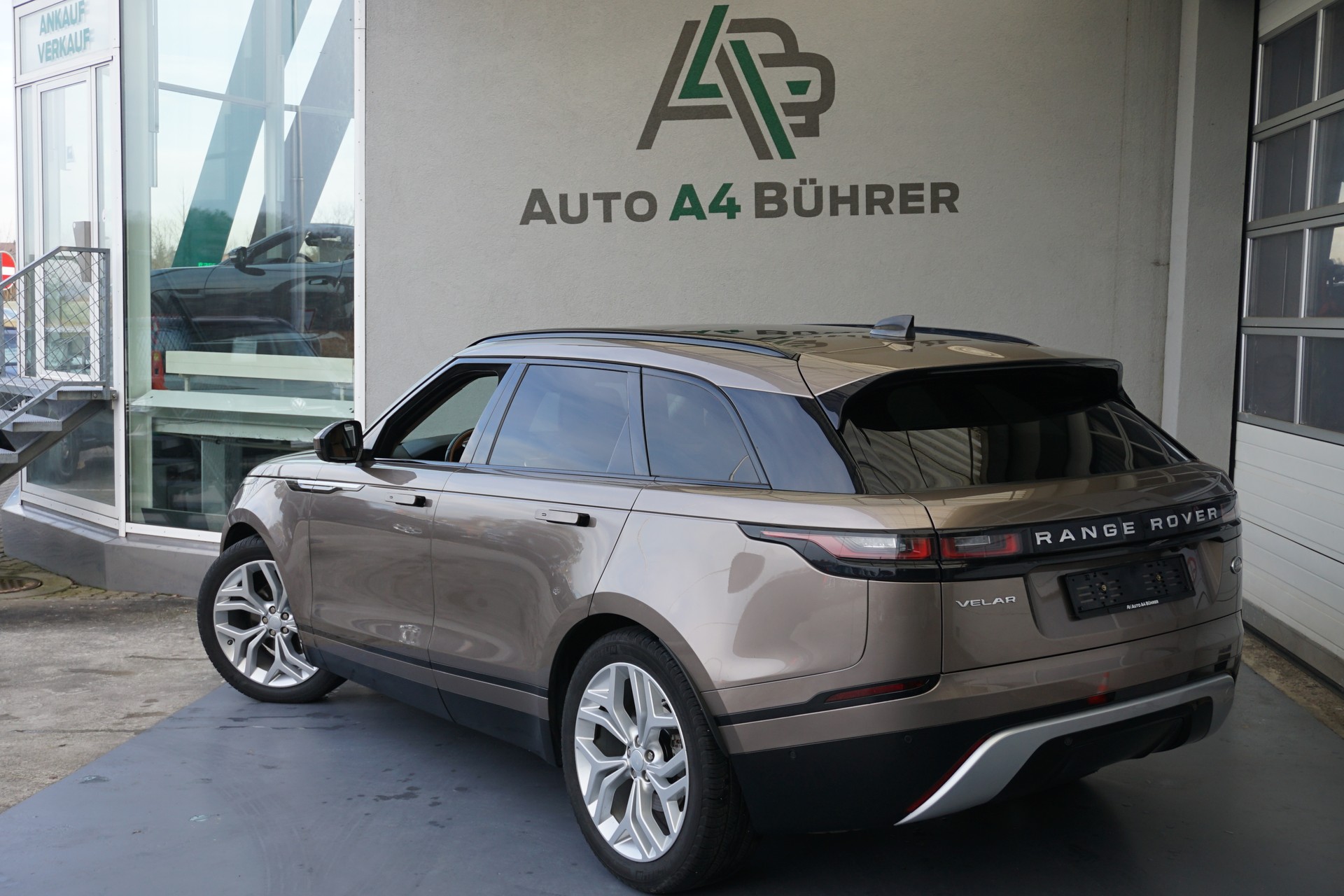 LAND ROVER RR Velar D 240 SE-image-5