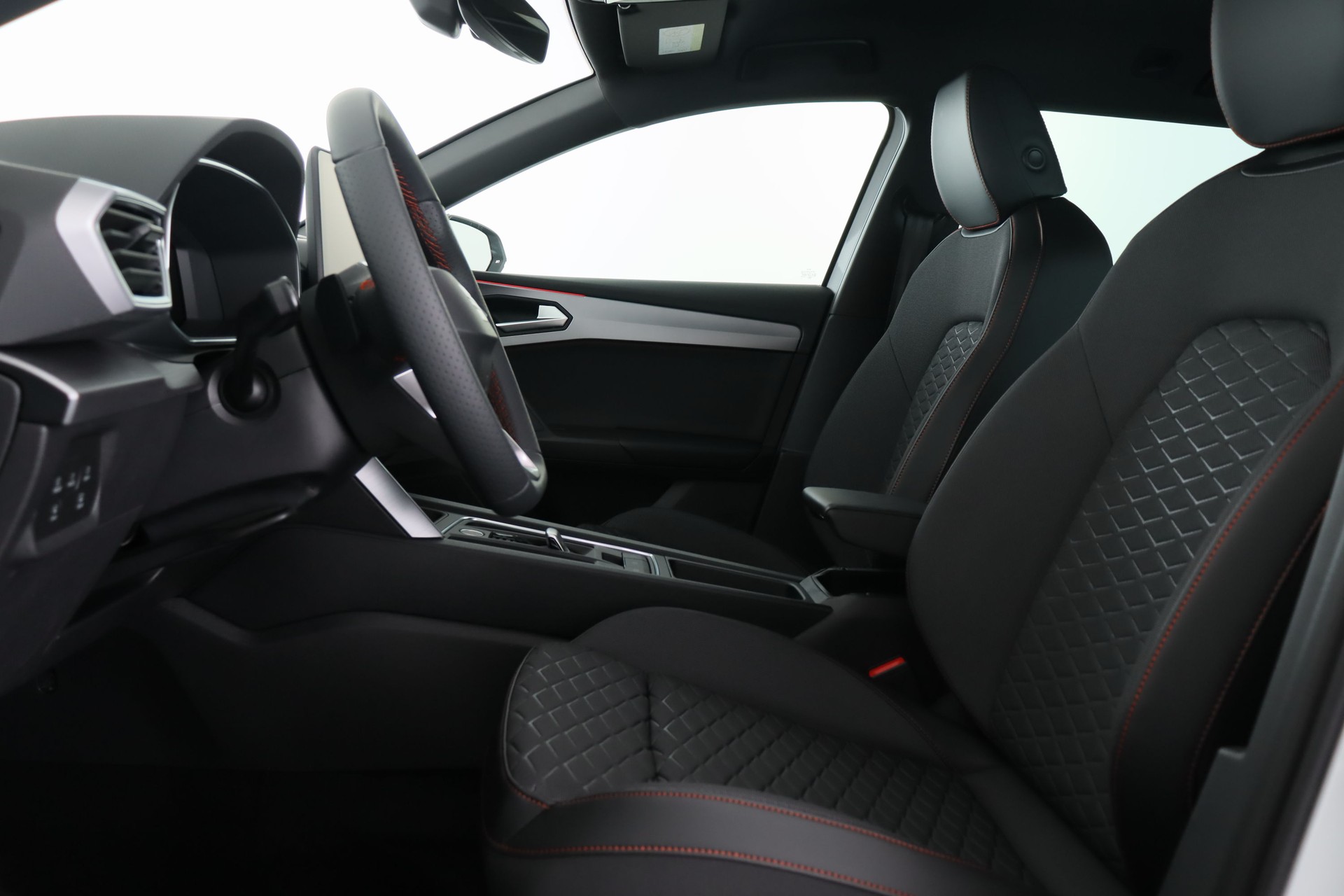 SEAT Leon ST 1.5 eTSI mHEV DSG Move FR-image-12