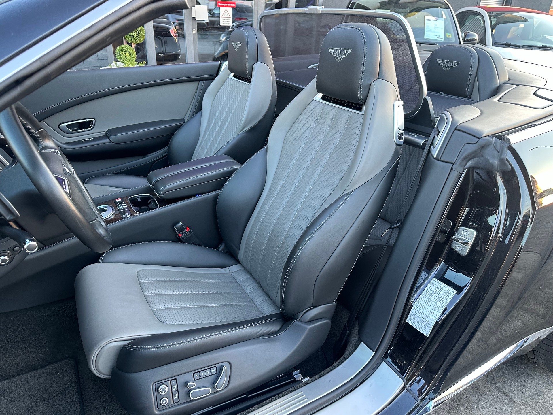 BENTLEY Continental GTC 4.0 V8-image-8
