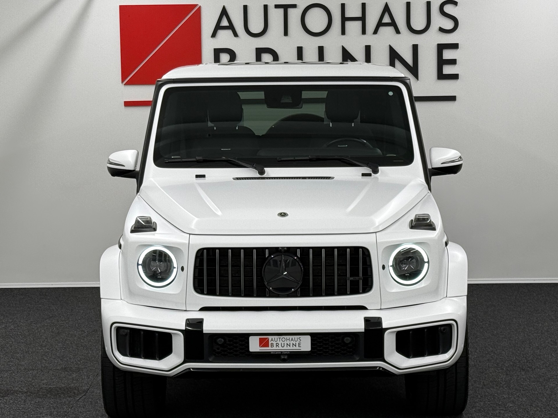 MERCEDES-BENZ G 63 AMG SATIN WHITE MATT-showroom-element-1