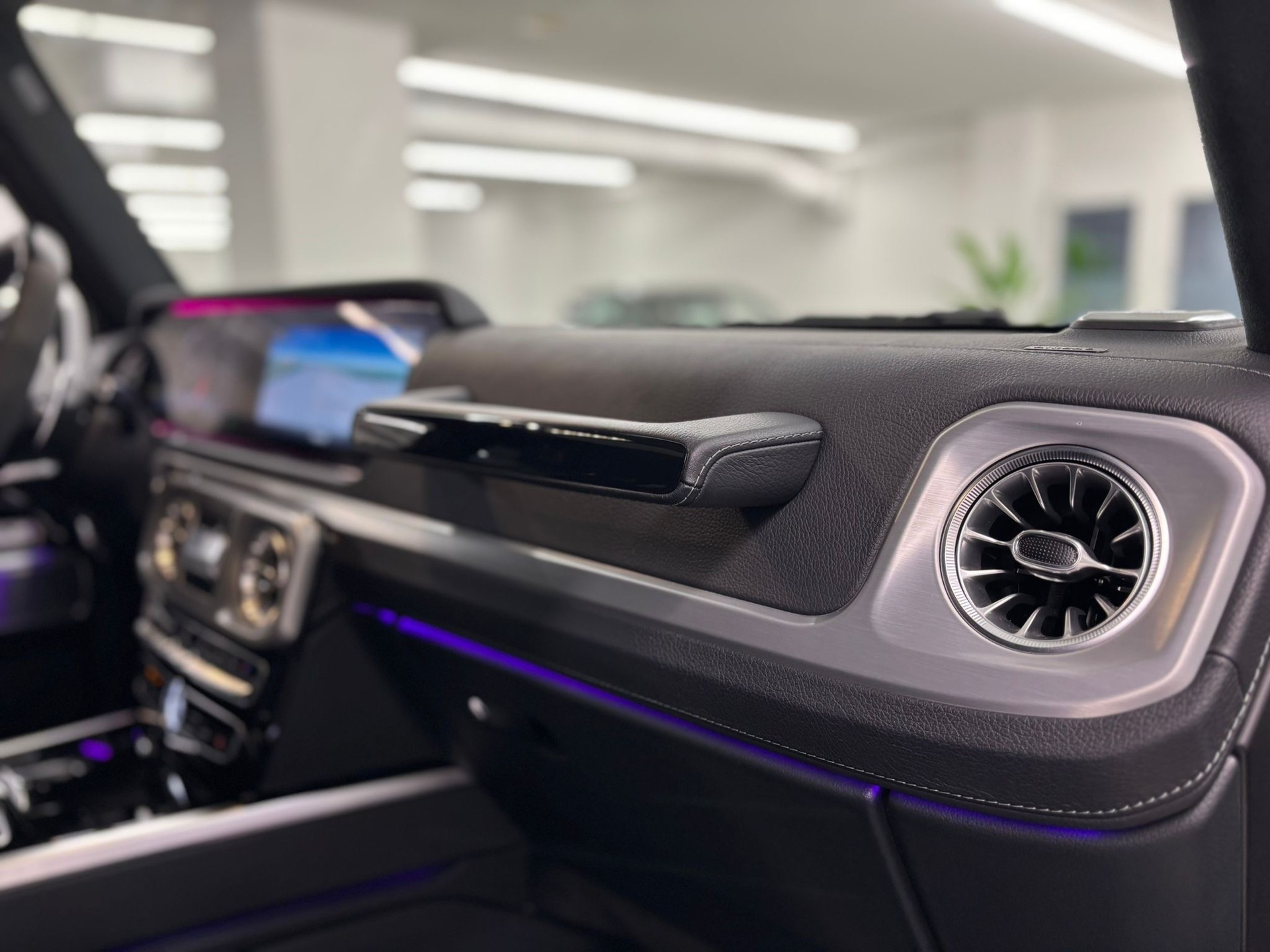 MERCEDES-BENZ G 63 AMG SATIN WHITE MATT-image-24
