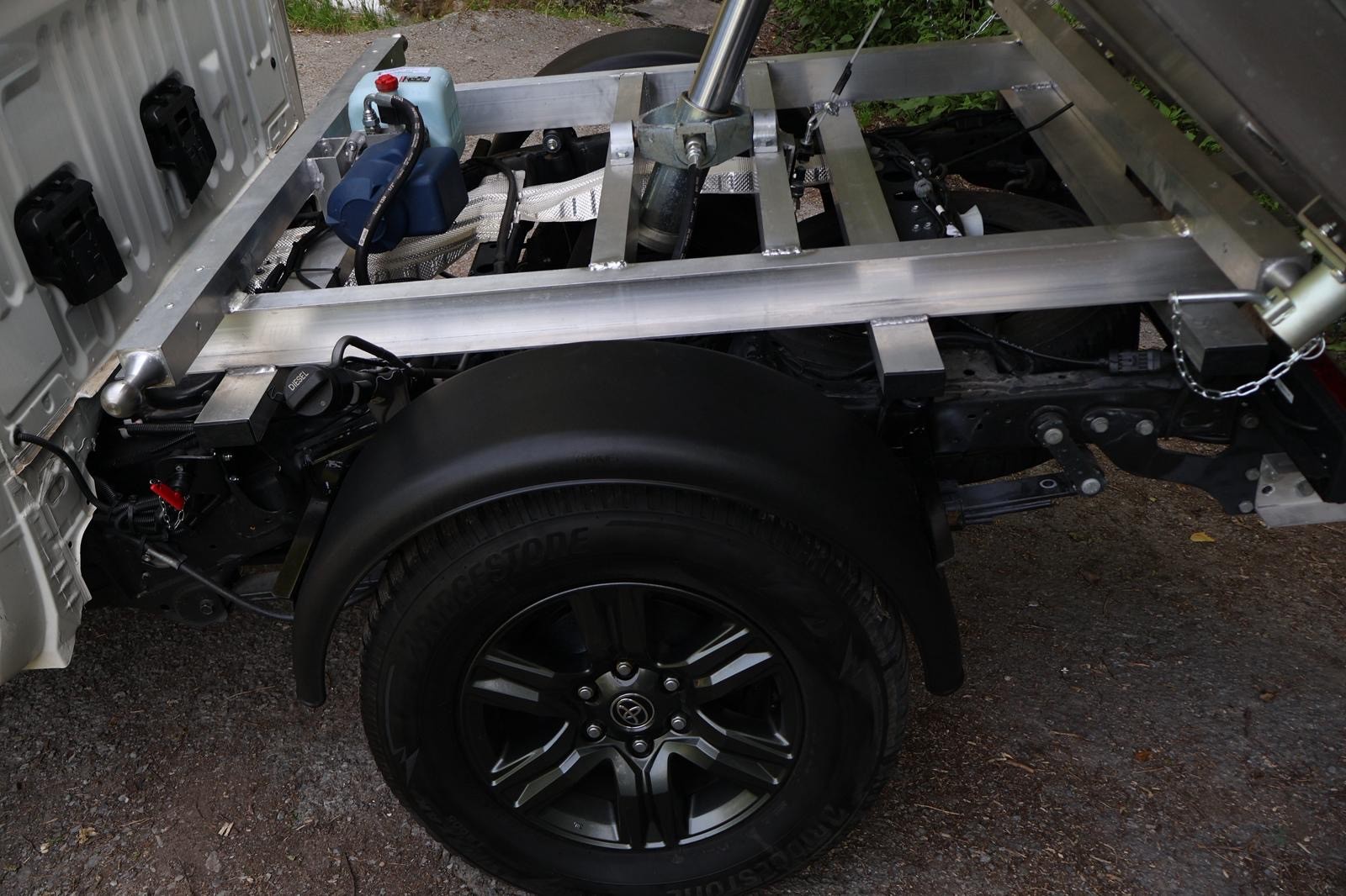 TOYOTA Hilux 2.4D-4D Comfort Extra Cab 4x4-image-7