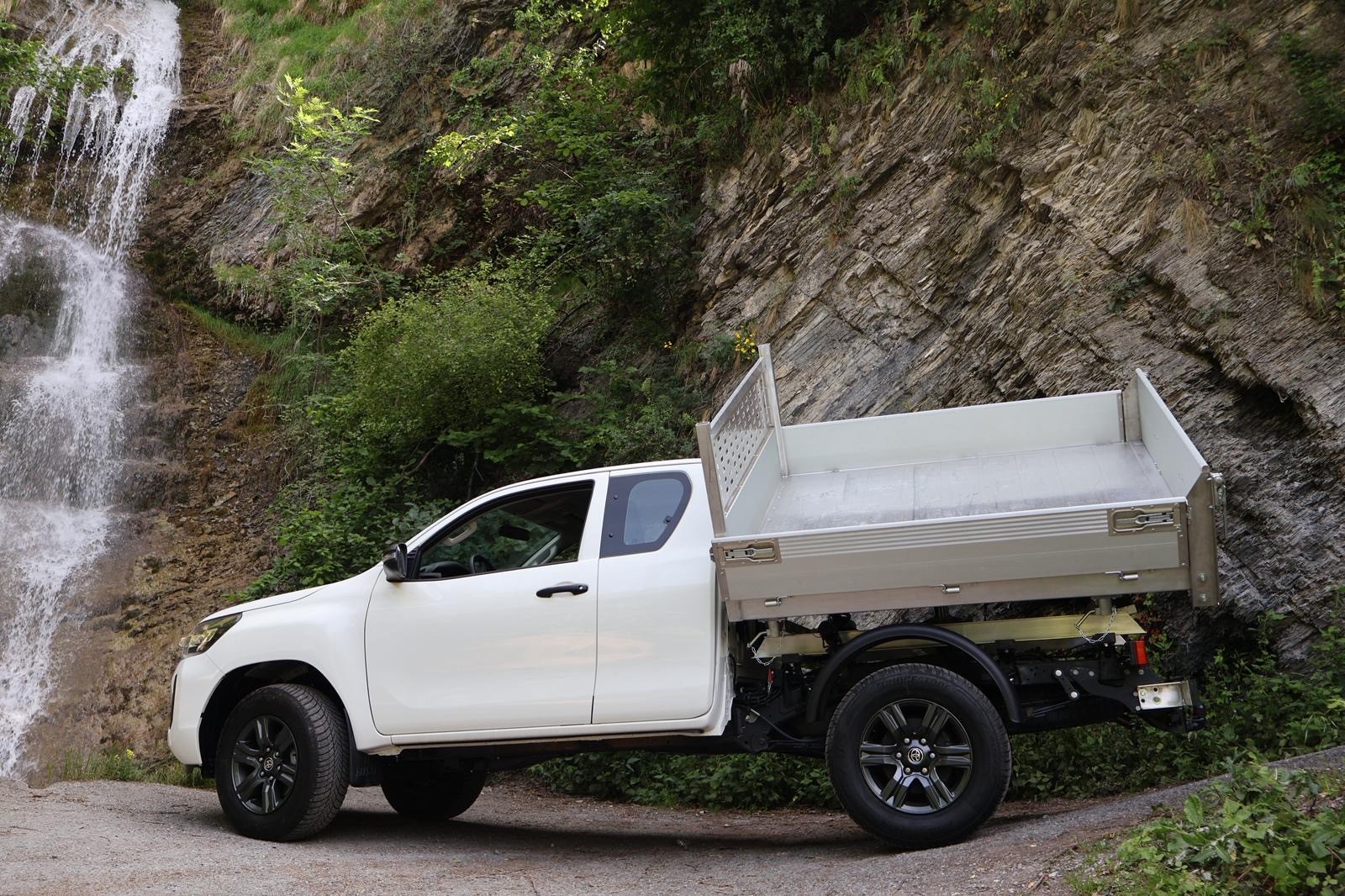 TOYOTA Hilux 2.4D-4D Comfort Extra Cab 4x4-showroom-element-3