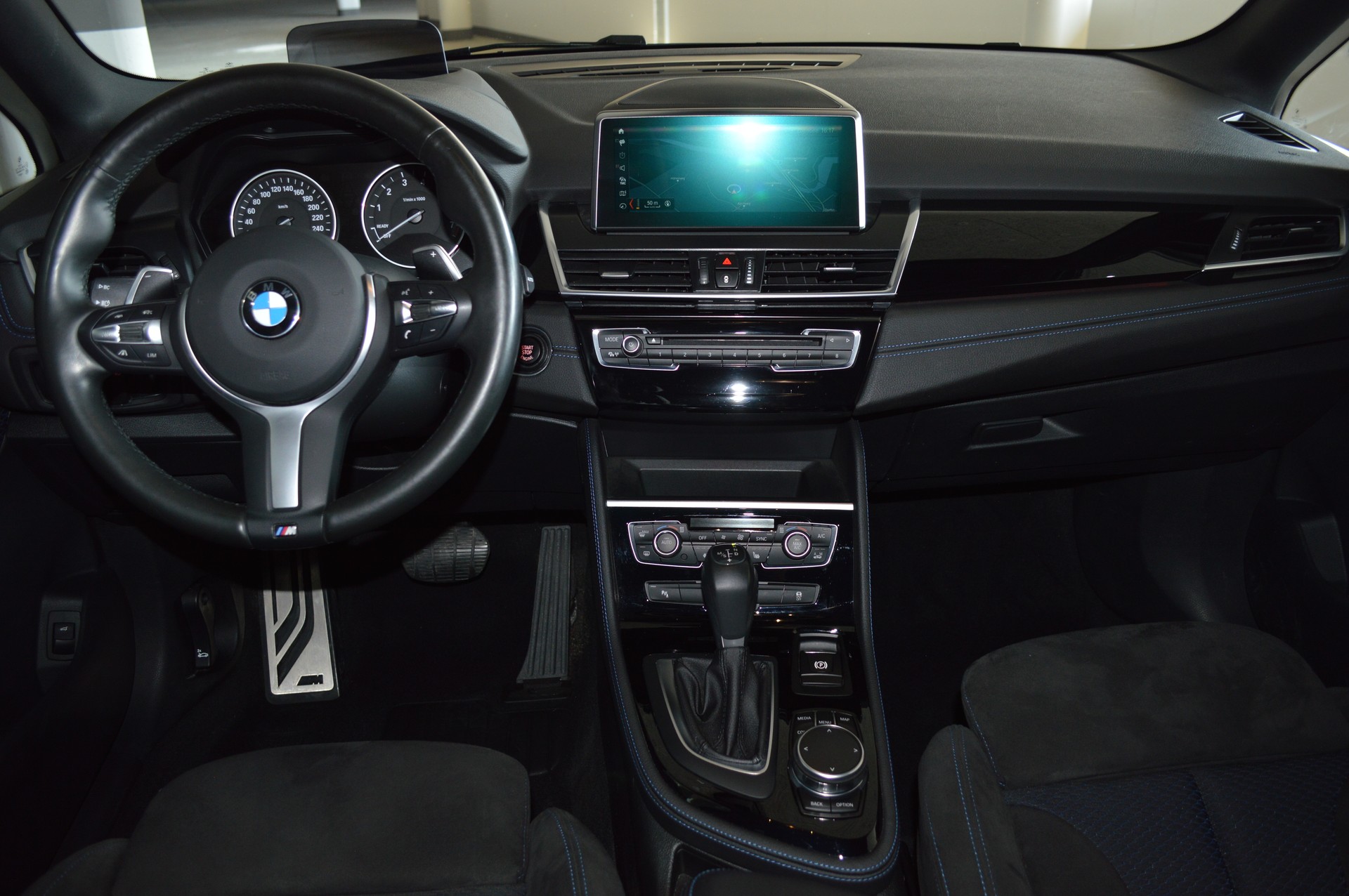 BMW 225i xDrive Active Tourer M Sport Steptronic-image-6