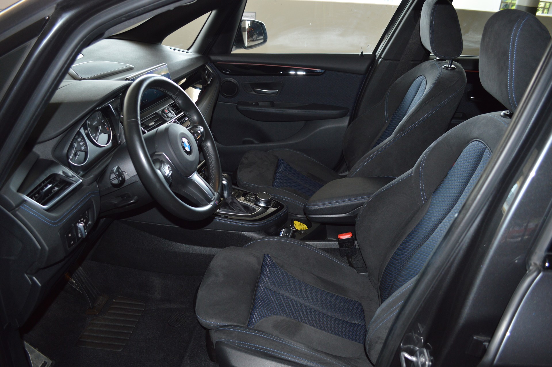 BMW 225i xDrive Active Tourer M Sport Steptronic-image-5