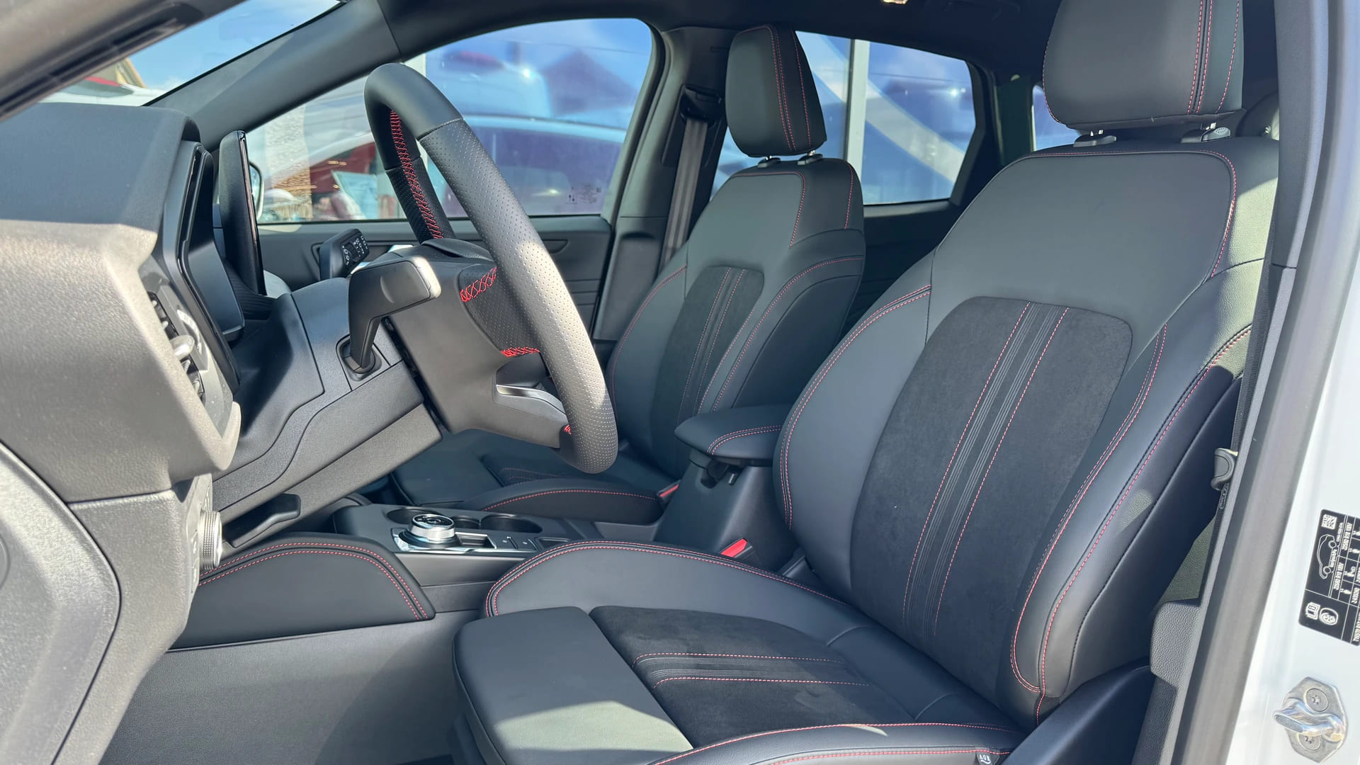 FORD Kuga 2.5 Plug-in Hybrid ST-Lin ST-Line X/PHEV-image-8