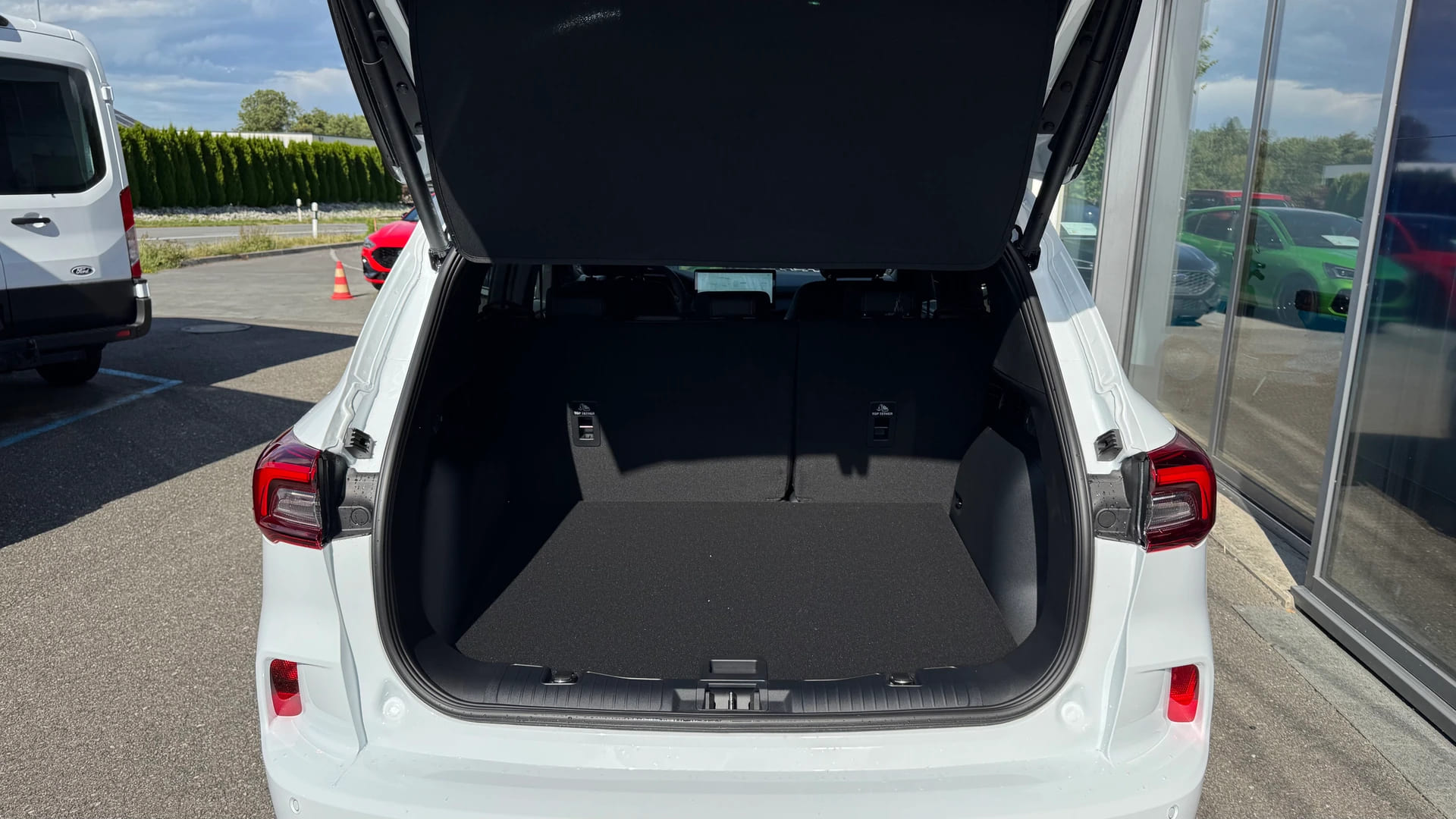 FORD Kuga 2.5 Plug-in Hybrid ST-Lin ST-Line X/PHEV-image-5