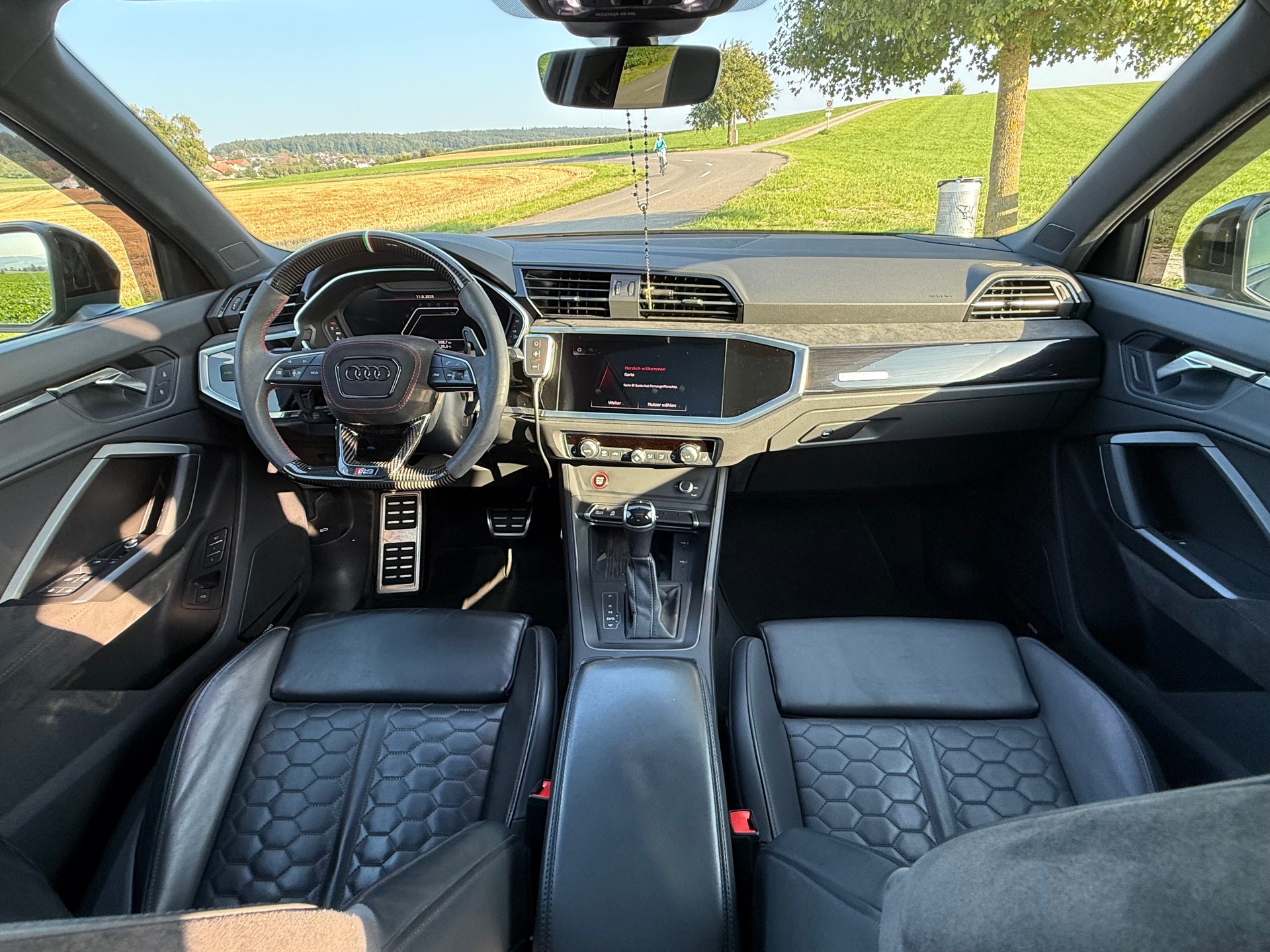 AUDI RS Q3 2.5 TFSI quattro S tronic- Leasing möglich-image-2