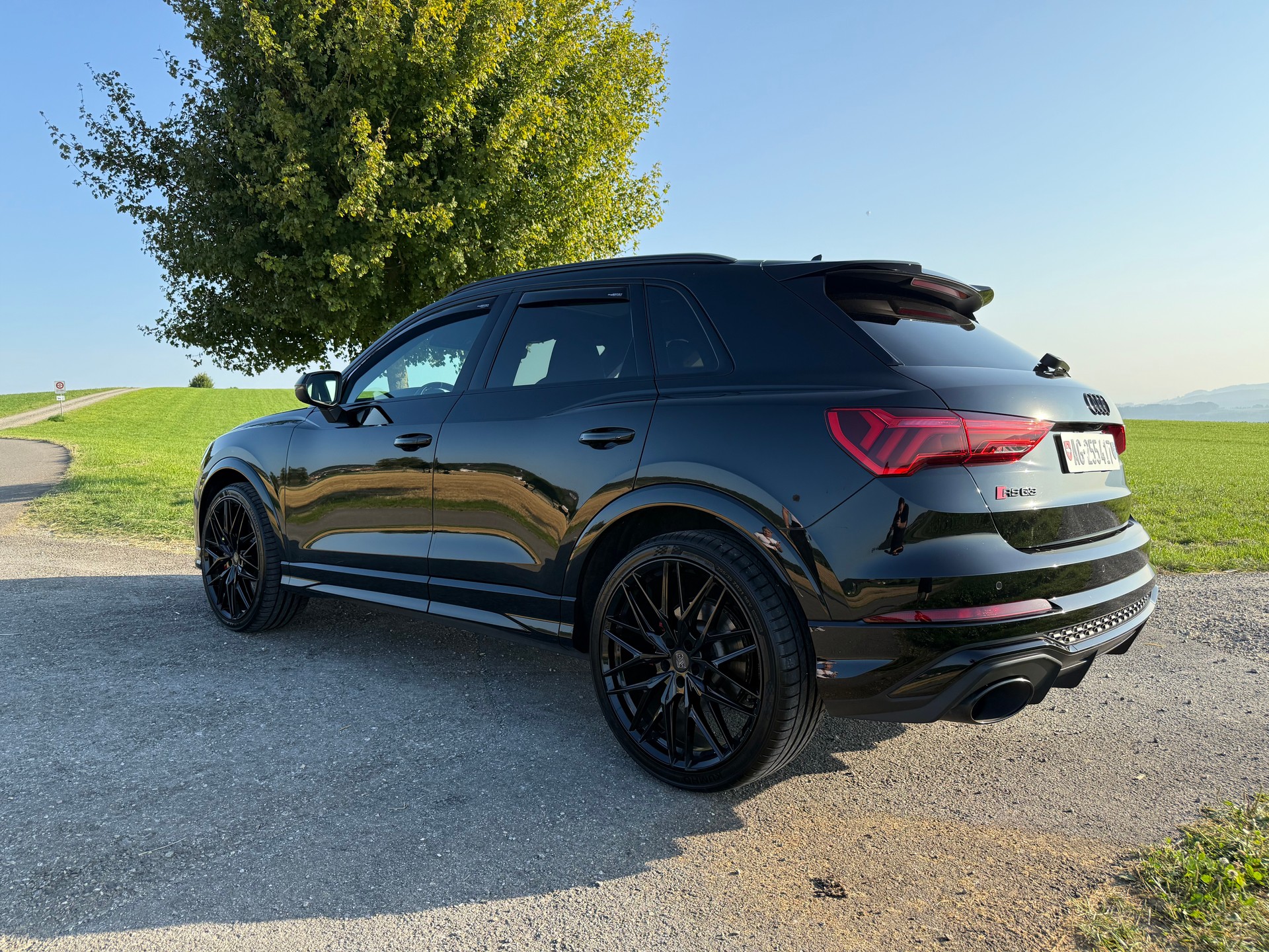 AUDI RS Q3 2.5 TFSI quattro S tronic- Leasing möglich-image-1