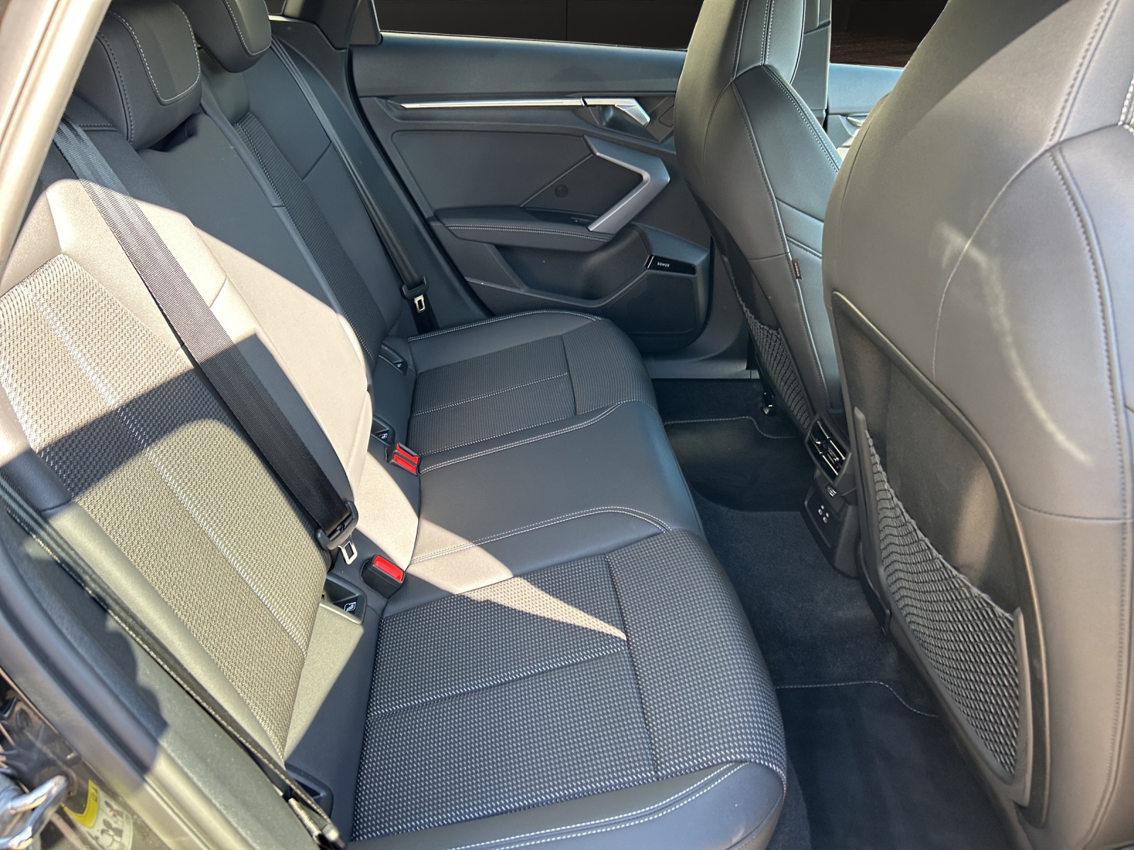 AUDI A3 Sportback 35 TFSI S line Attraction S-tronic-image-16
