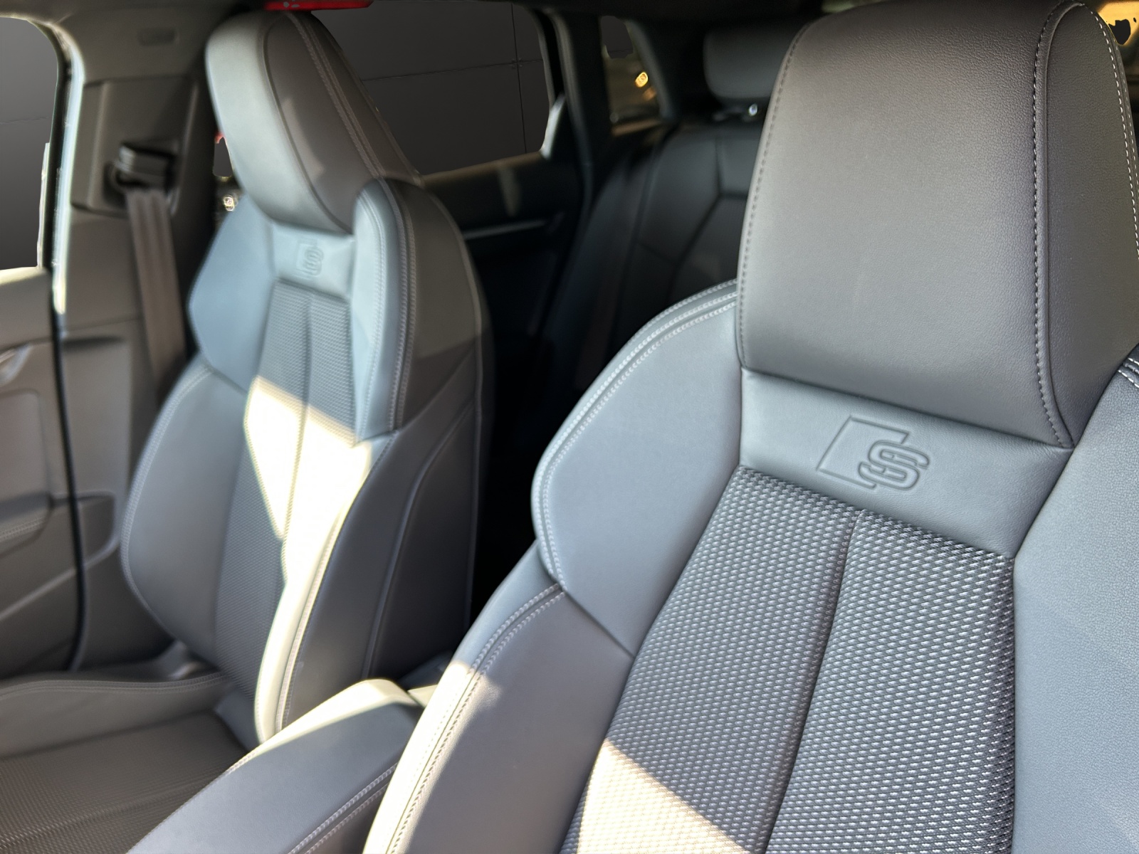 AUDI A3 Sportback 35 TFSI S line Attraction S-tronic-image-22