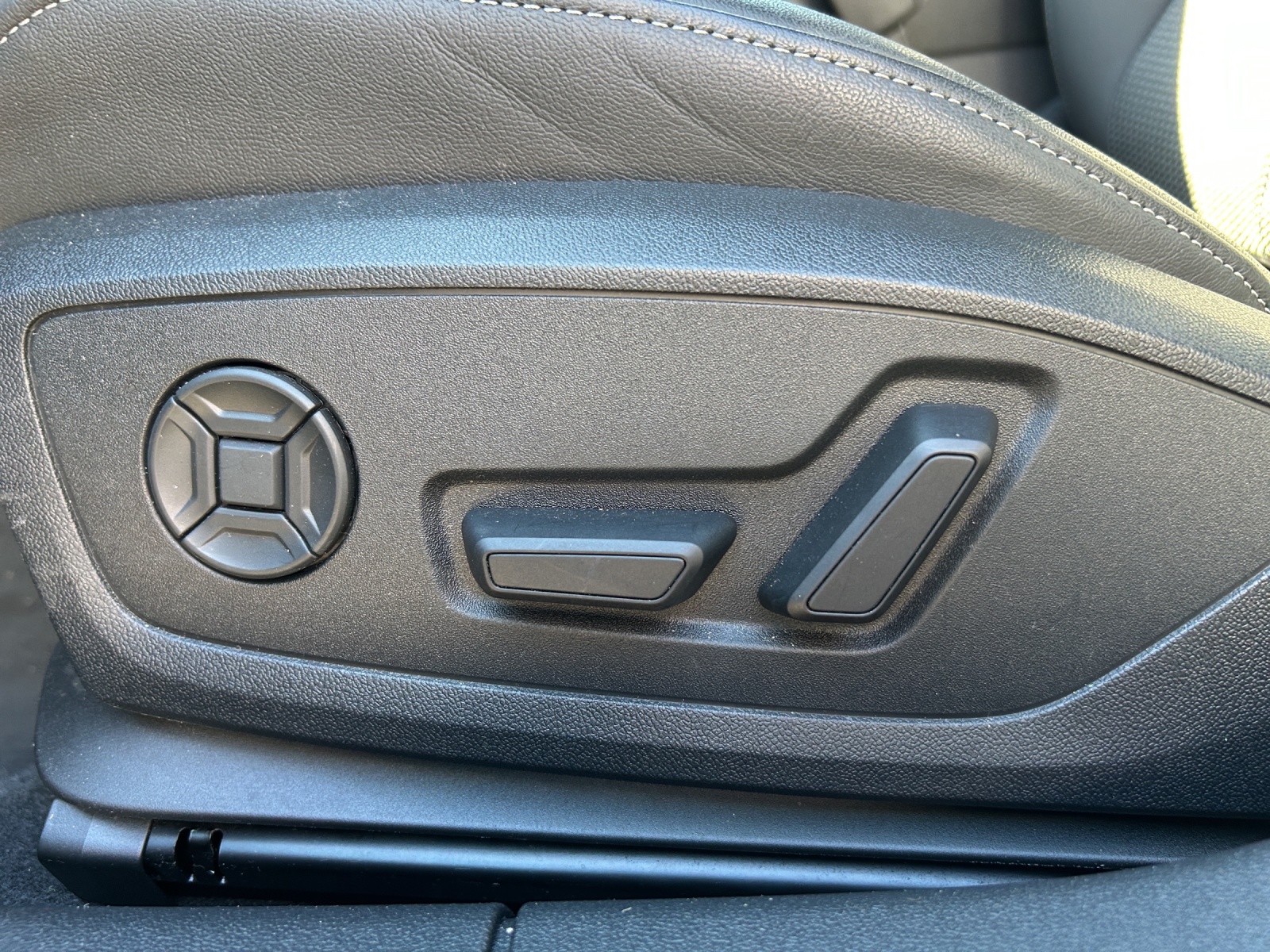 AUDI A3 Sportback 35 TFSI S line Attraction S-tronic-image-19