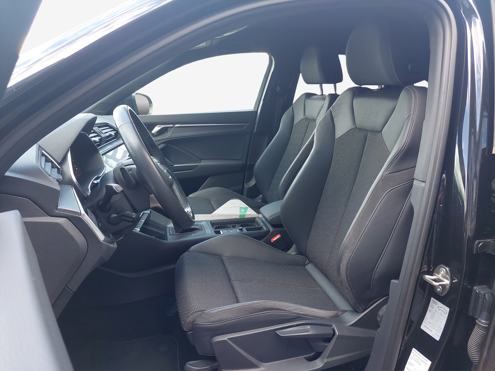 AUDI Q3 Sportback 40 TFSI S line quattro-image-7