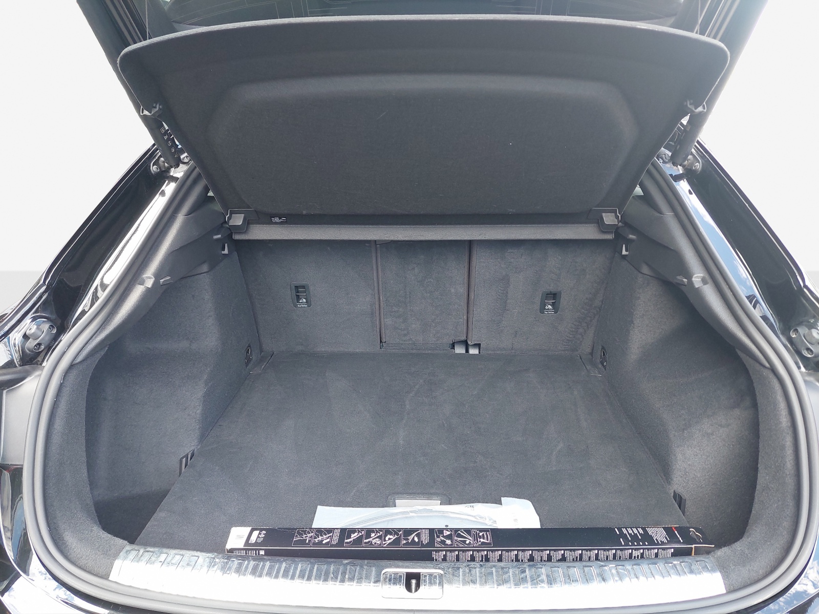 AUDI Q3 Sportback 40 TFSI S line quattro-image-12
