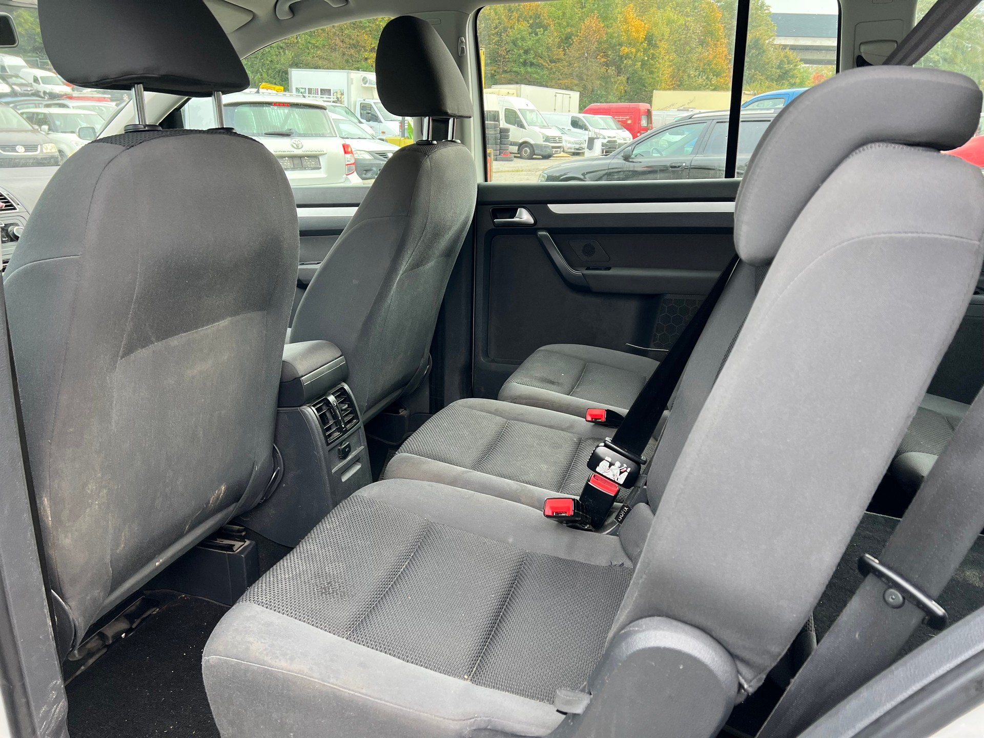 VW Touran 1.6 TDI BlueMotion Technology Design DSG-image-5