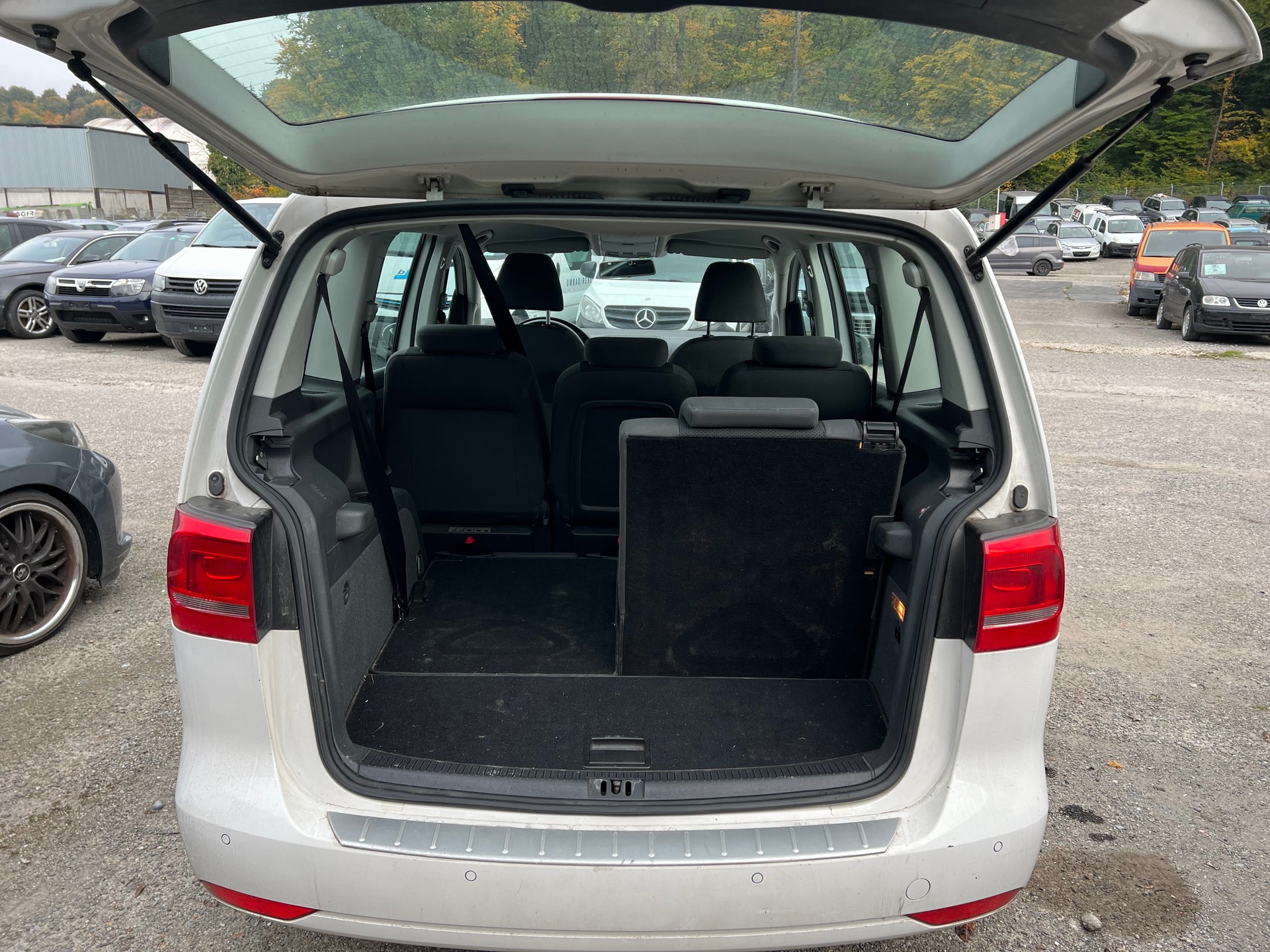 VW Touran 1.6 TDI BlueMotion Technology Design DSG-image-4