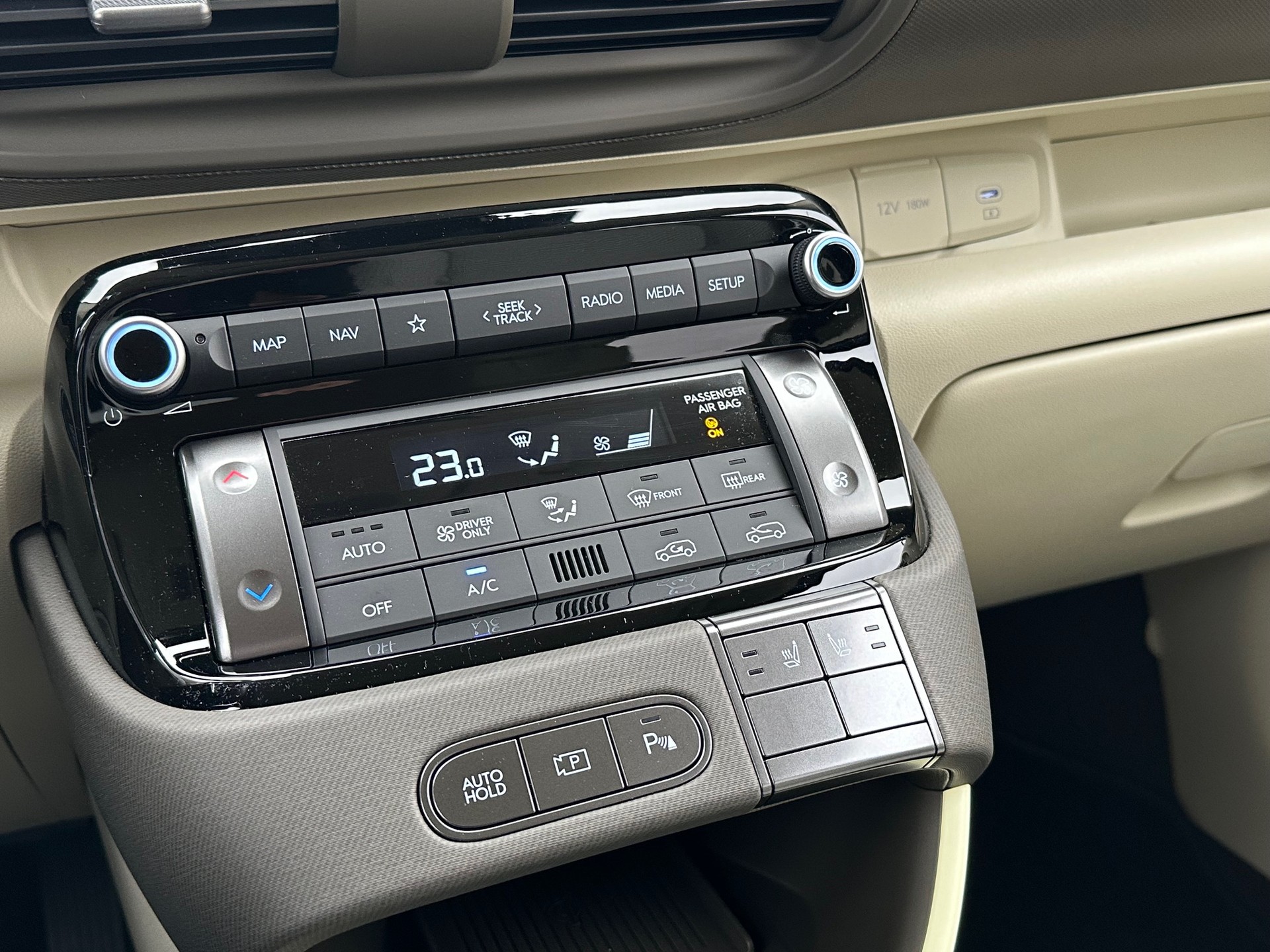HYUNDAI Inster 49kWh Amplia-image-9