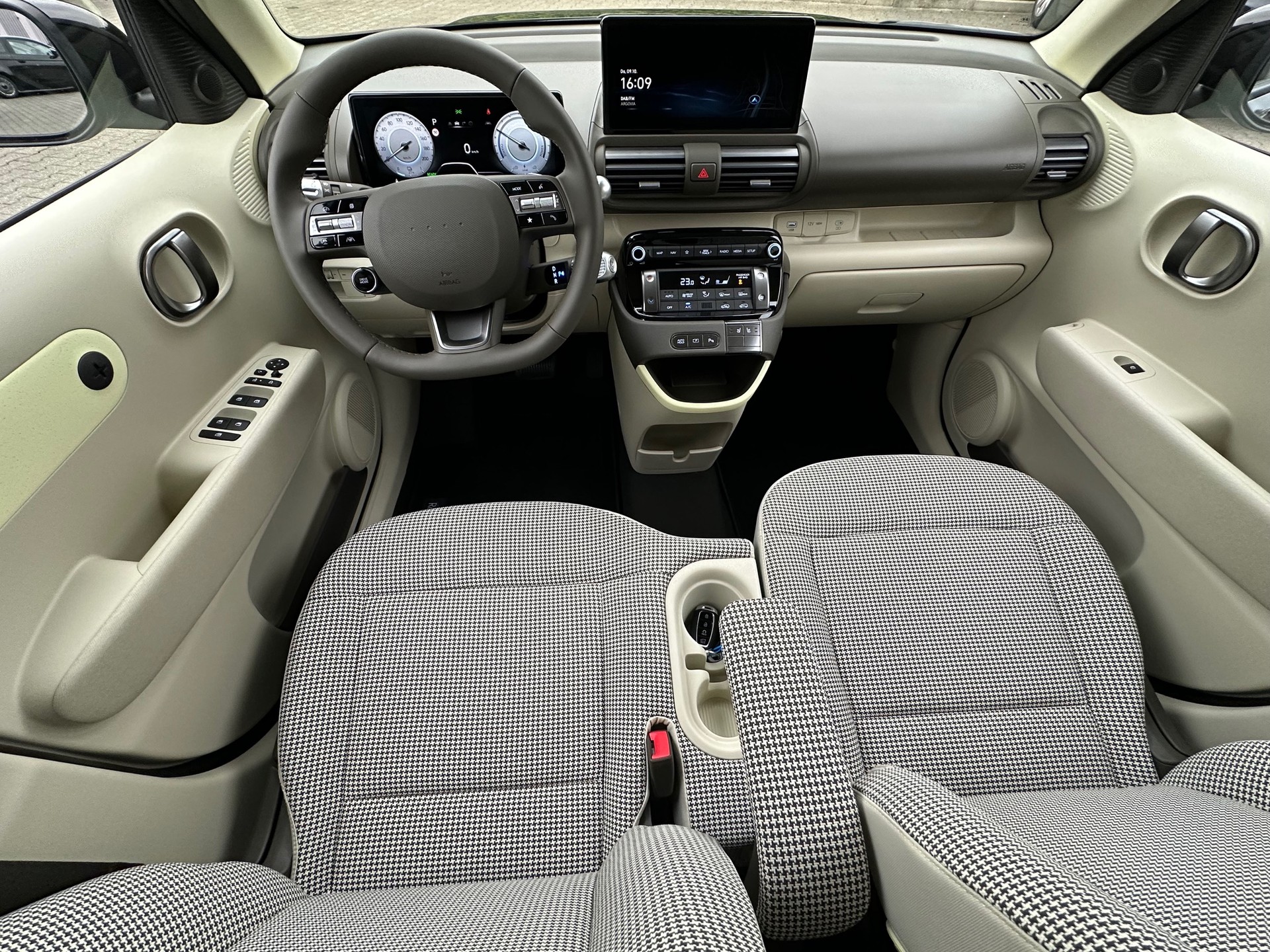 HYUNDAI Inster 49kWh Amplia-image-5