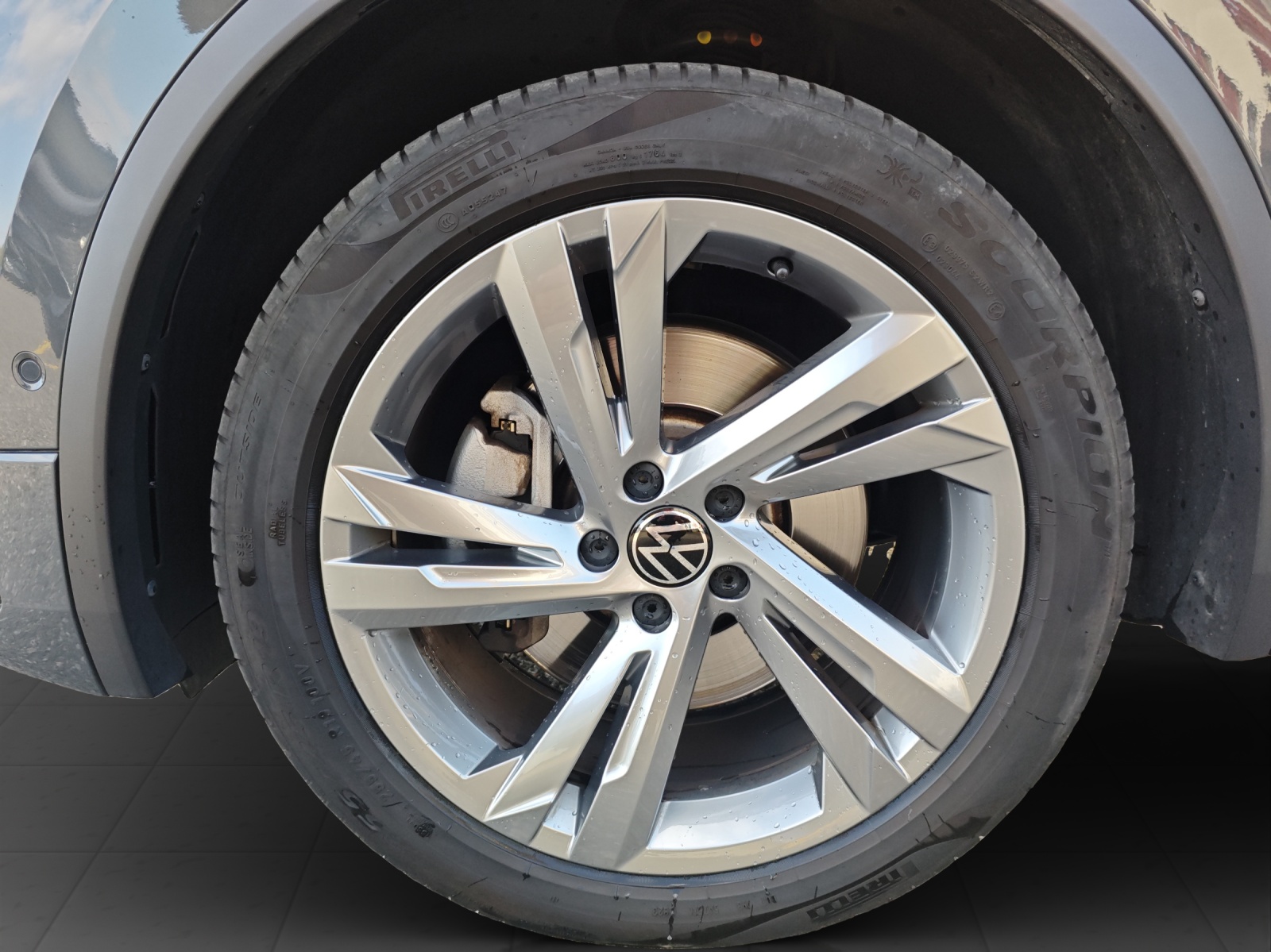 VW Tiguan 2.0 TDI SCR R-Line 4Motion DSG-image-7