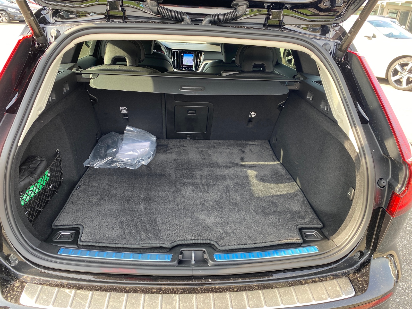 VOLVO V60 2.0 T6 TE Business eAWD-image-8